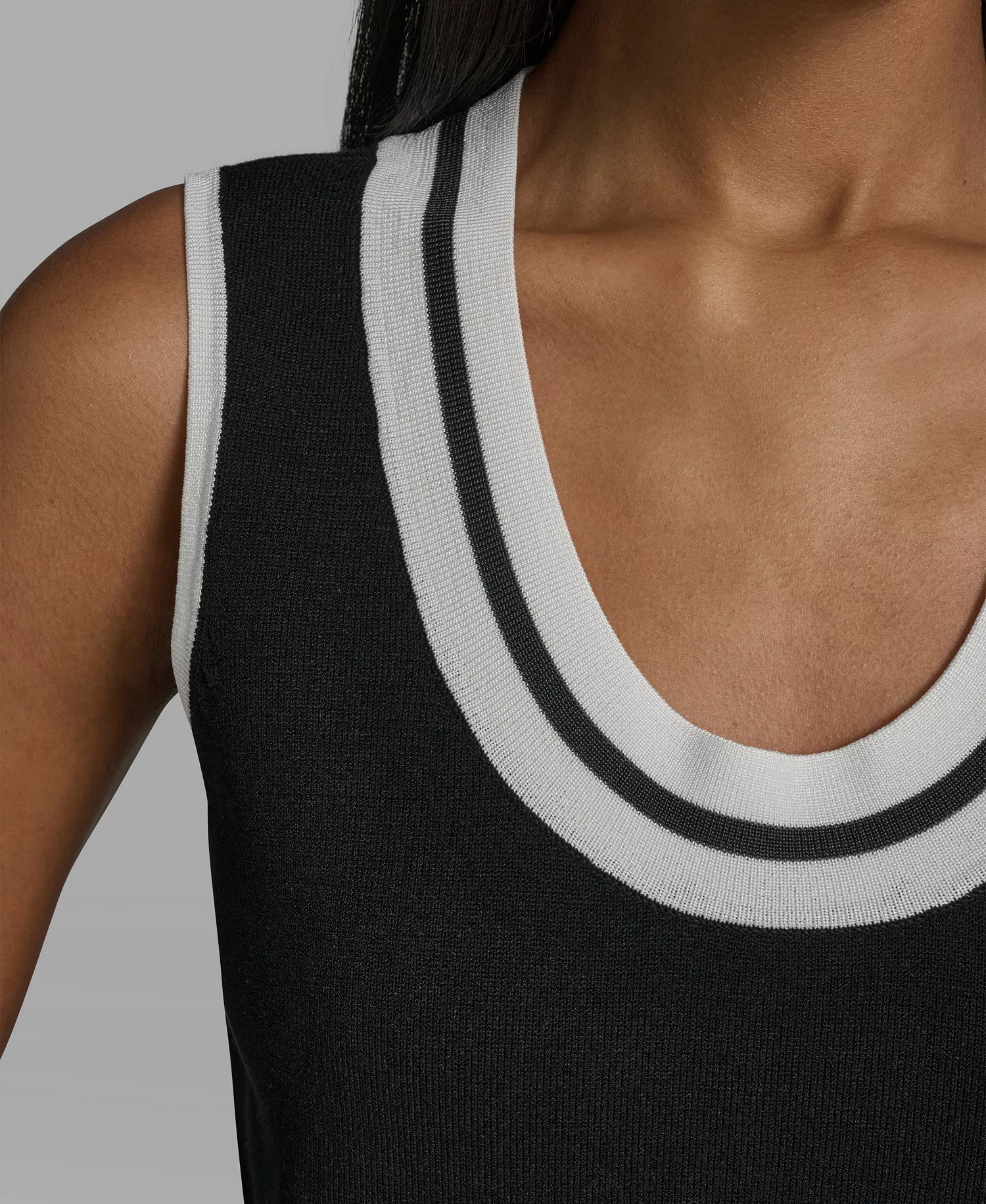 Women's Scoop-Neck Sleeveless Knit Top with Contrast Trim - Black/soft White - L