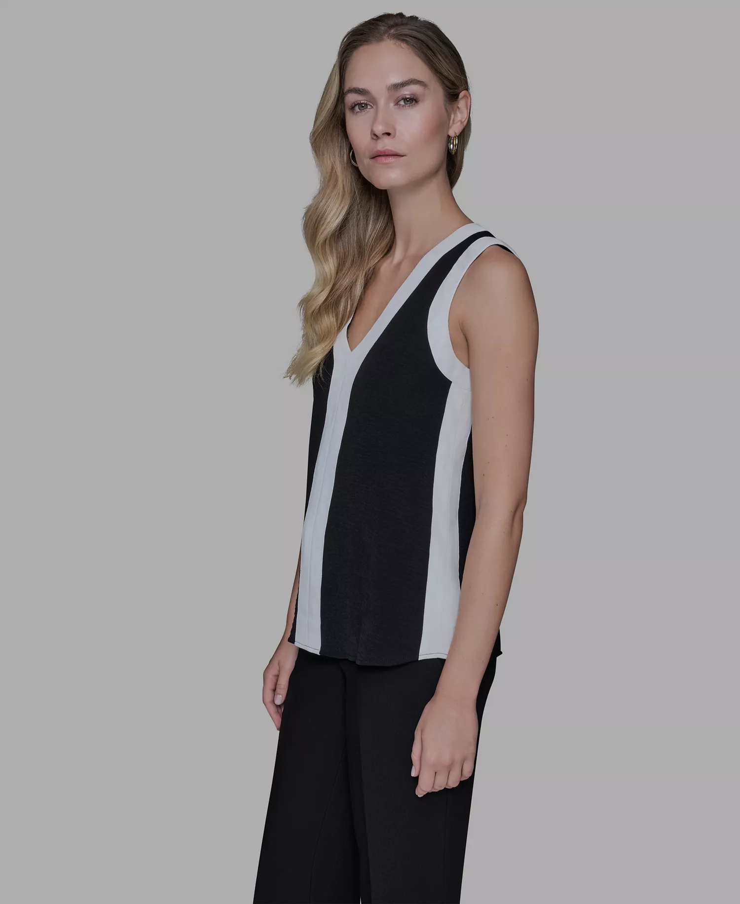 Women's Contrast Sleeveless V-Neck Top - Black/Soft White - L