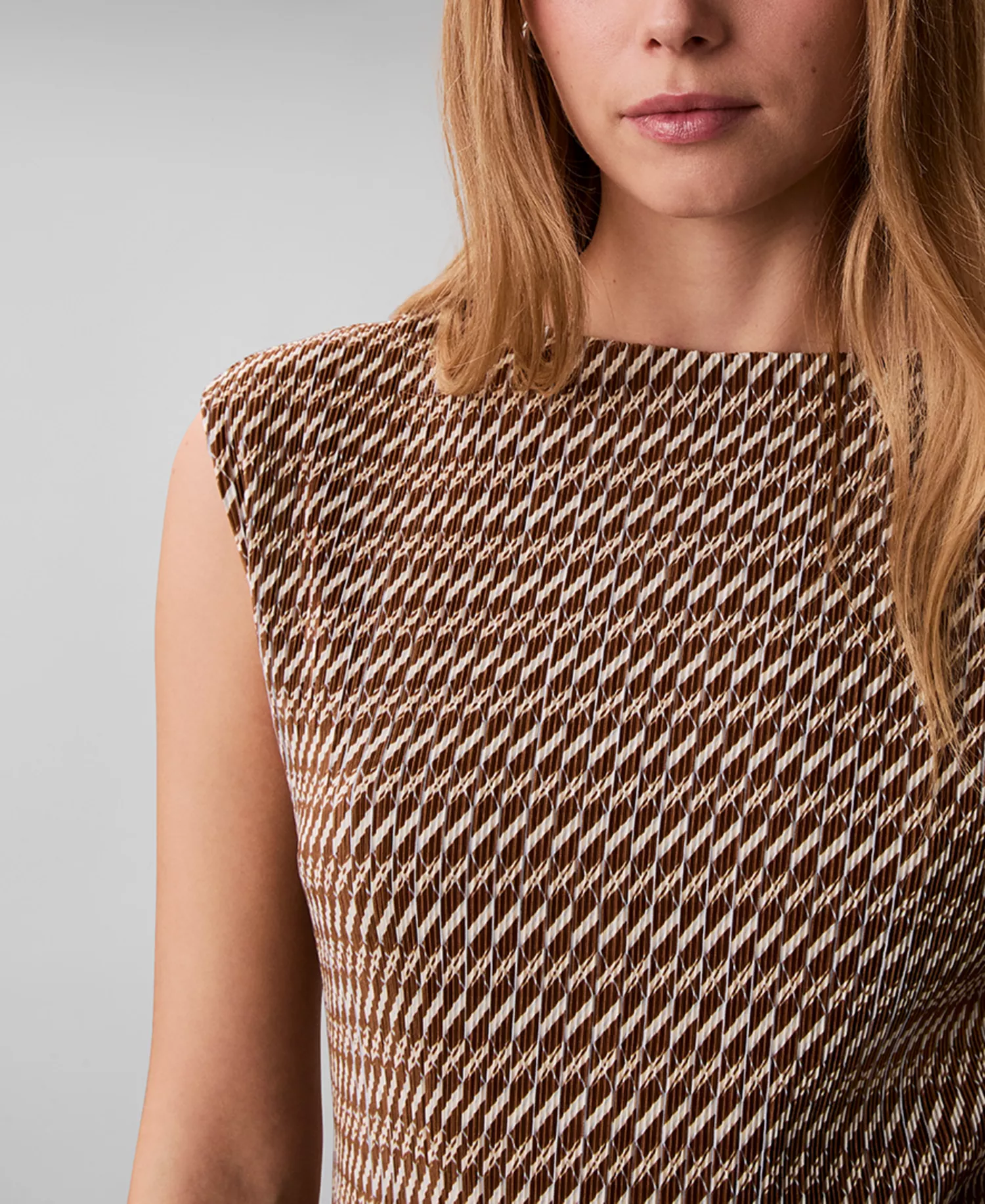 Women's Plisse Print Boat Neck Tunic Top - Executive Brown Ladder Print - L