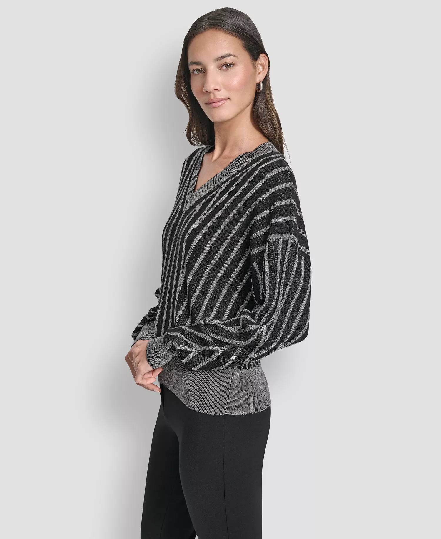 Women's Long Sleeve V-Neck Sweater - Black - XL