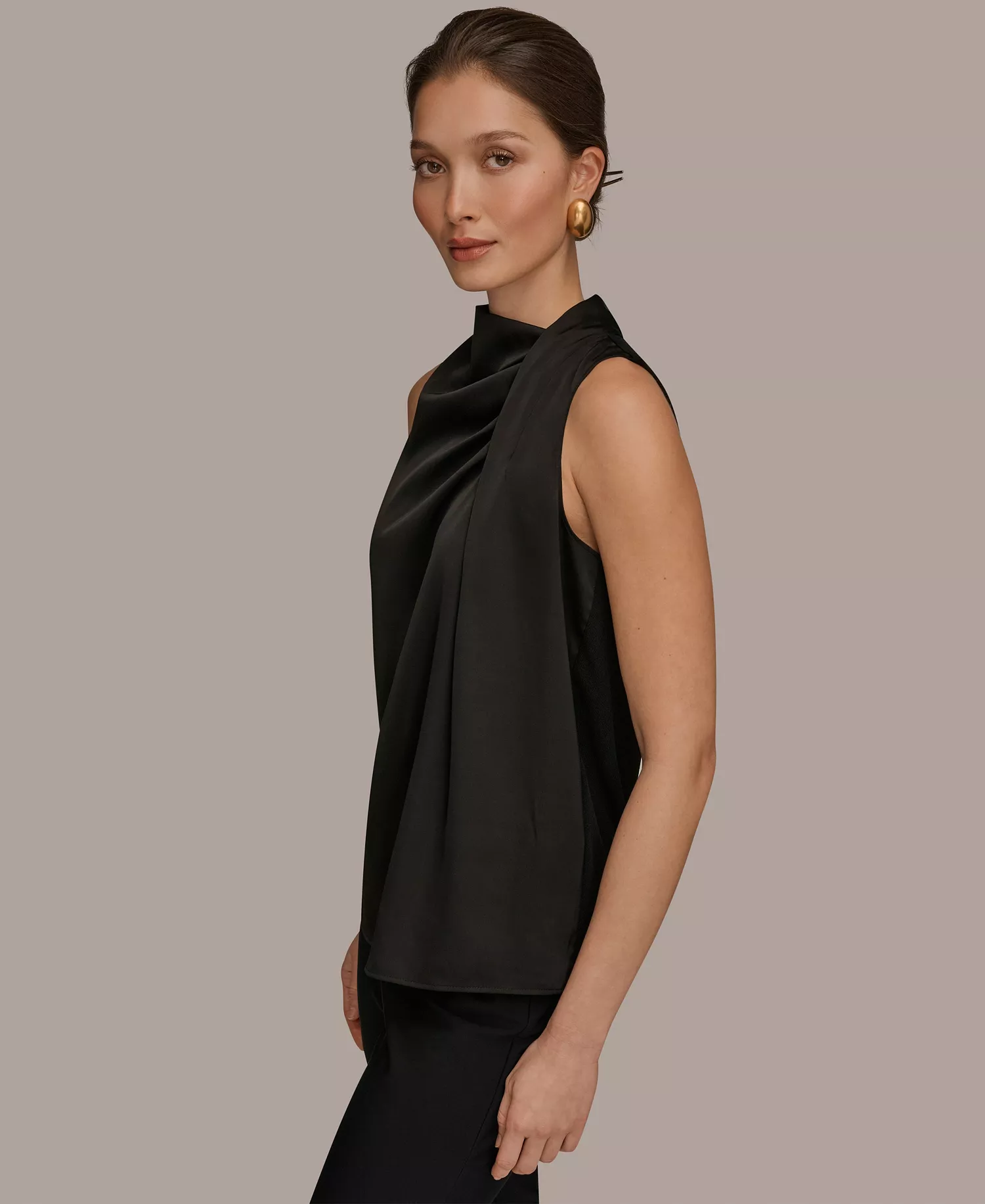 Women's Sleeveless Twist-Front Drape Blouse - Black - L
