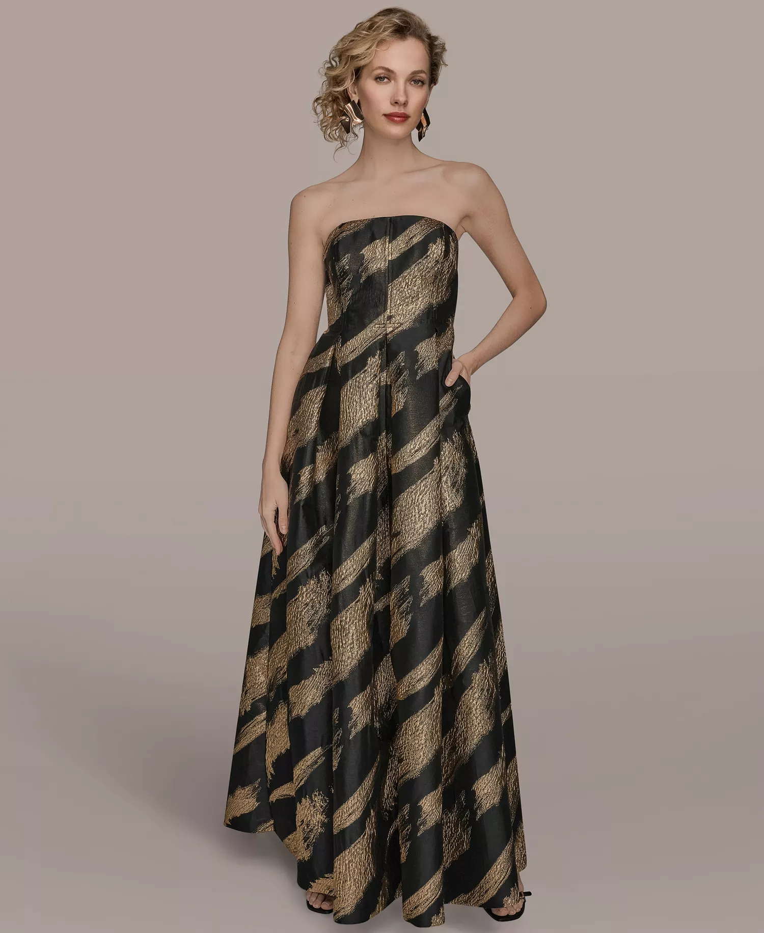 Women's Metallic Jacquard Strapless Ball Gown - Black/Gold - 10