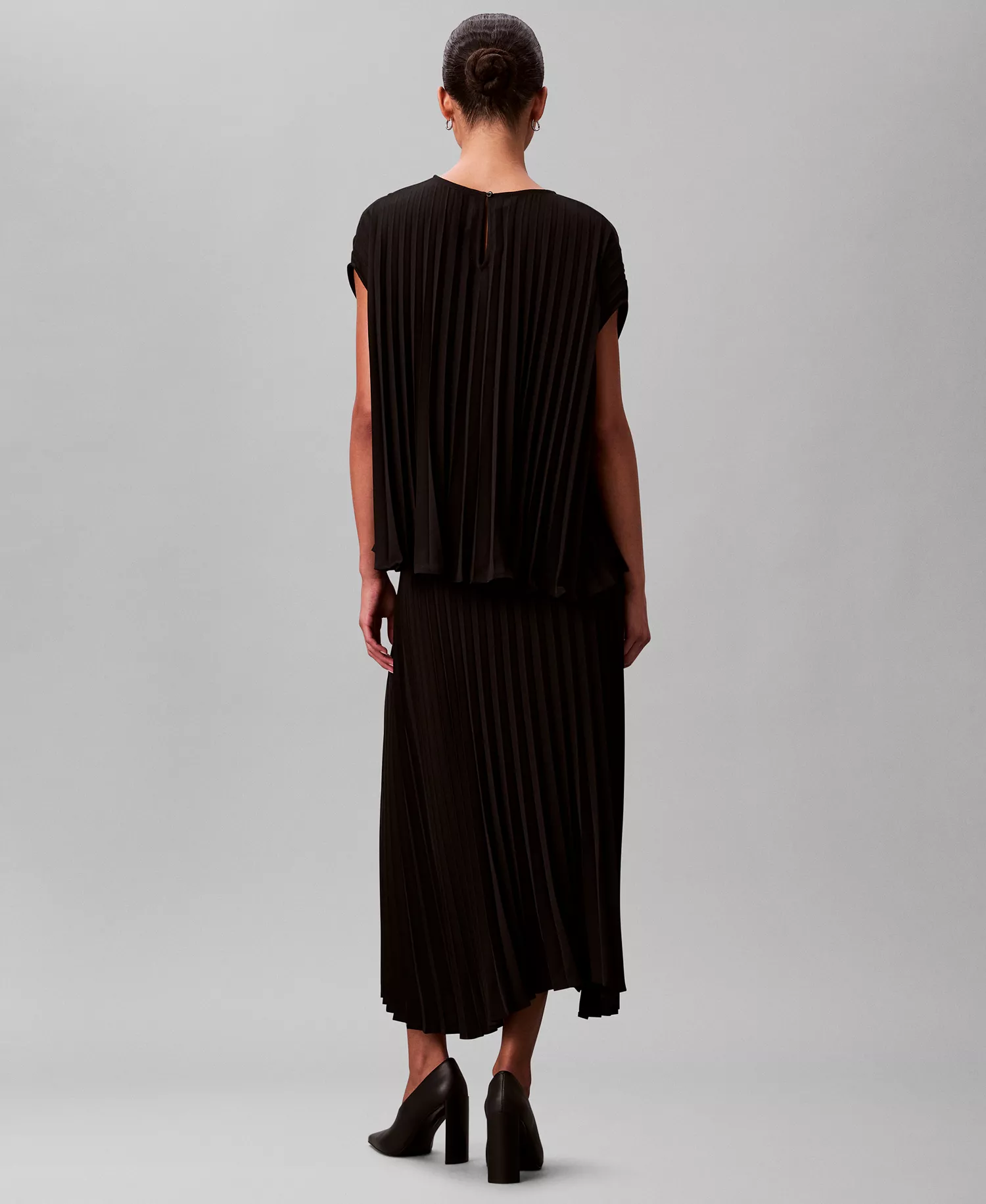 Women's Pleated Midi Skirt - Black - M