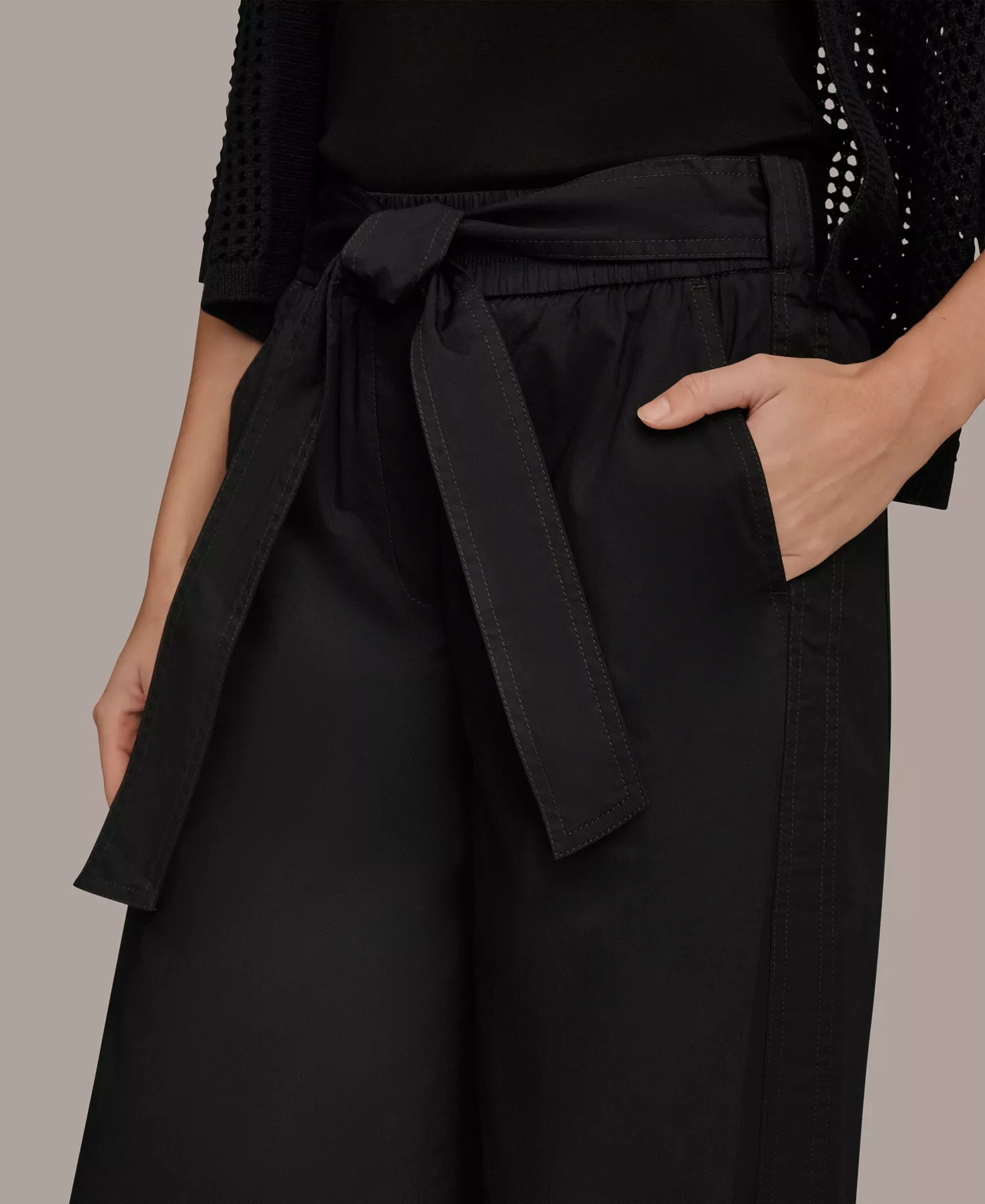 Women's Mid-Rise Cropped Pants - Black - L