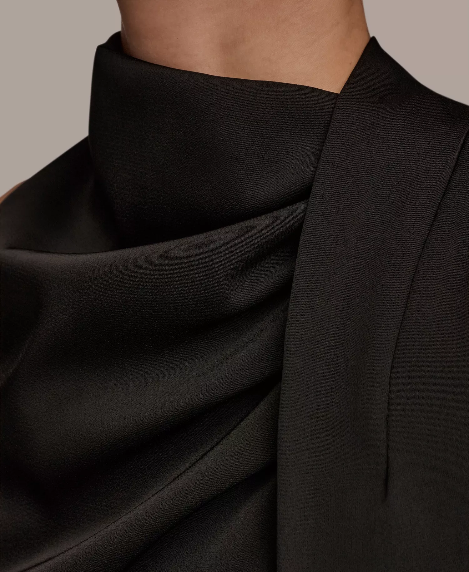 Women's Sleeveless Twist-Front Drape Blouse - Black - L