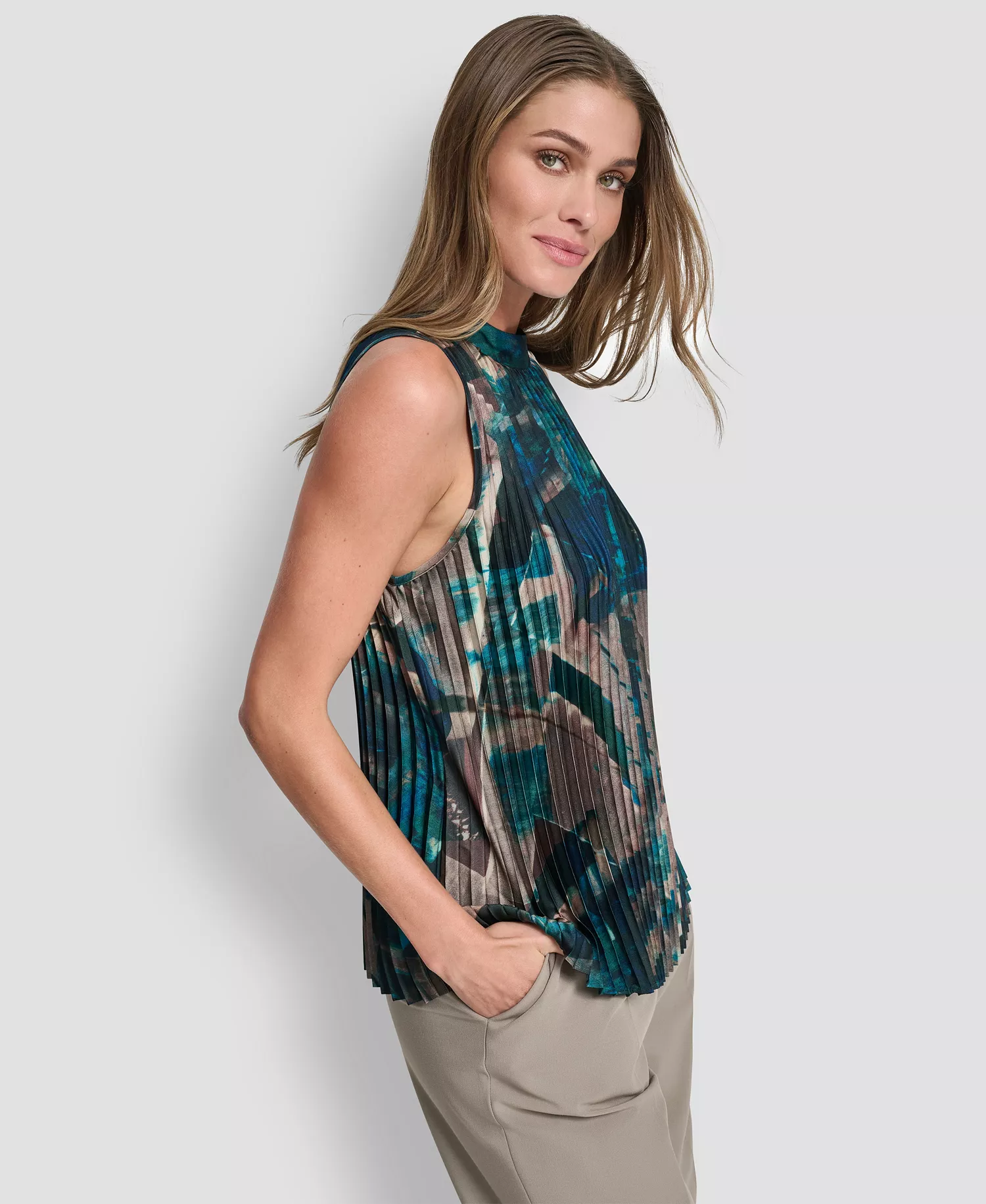 Women's Pleated Funnel Neck Sleeveless Blouse - City Taupe/ocean Blue Multi - L