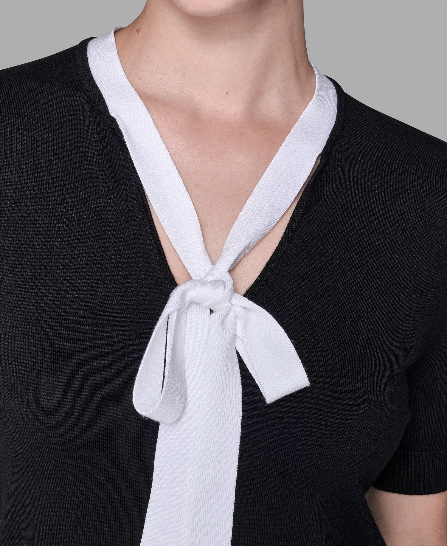 Women's V-Neck Pull-On Top - Black/Soft White - L