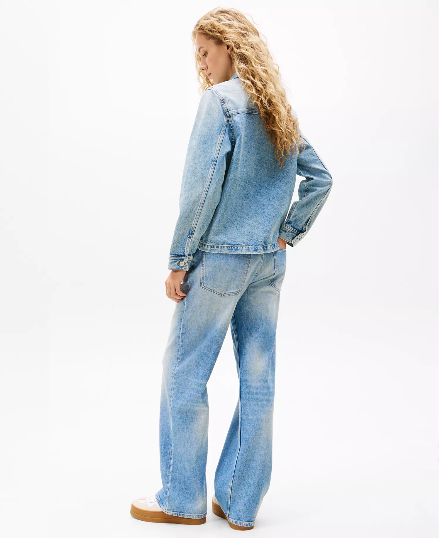 Women's Cotton Faded-Denim Trucker Jacket - Denim Mid Light Blue - XS