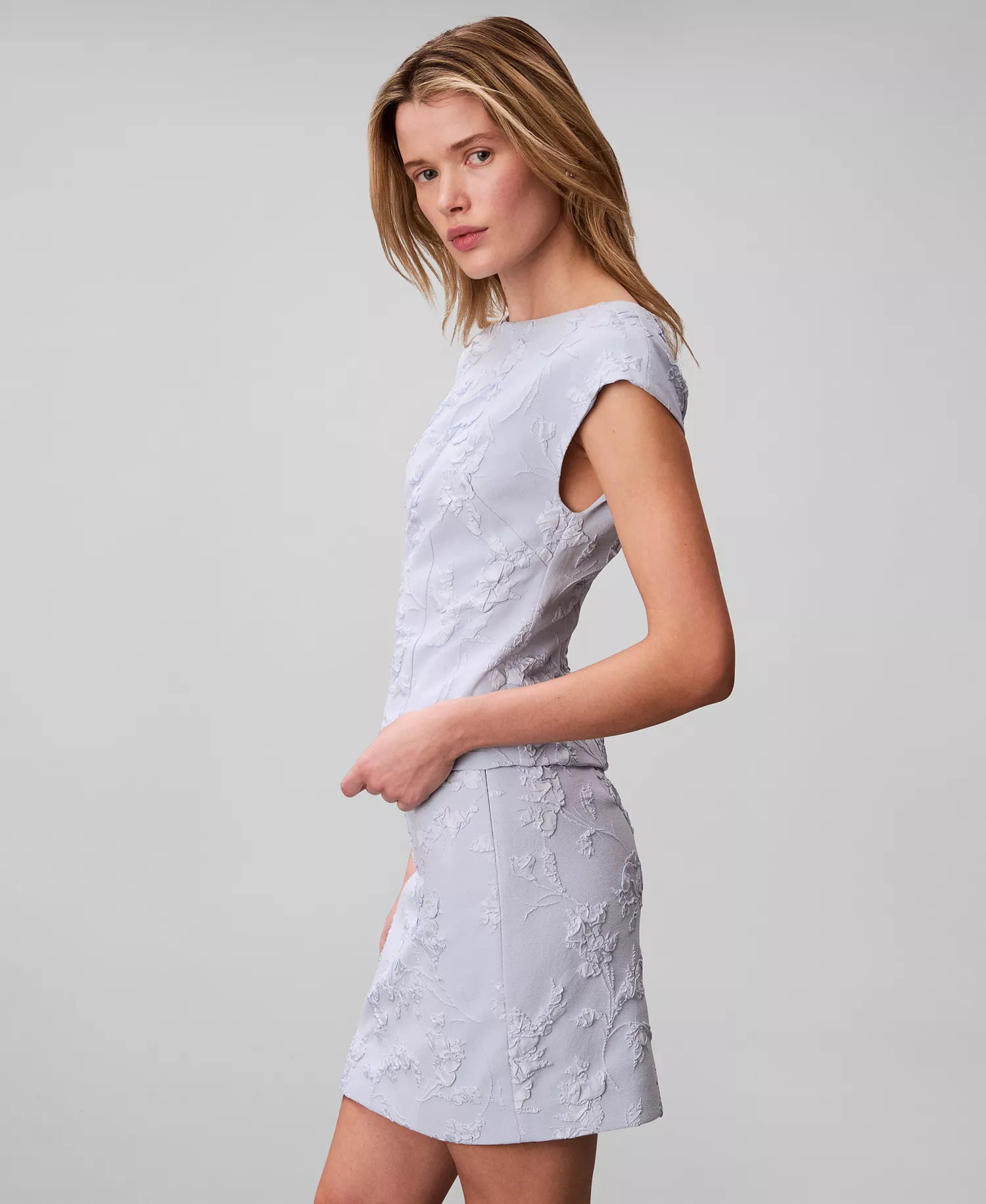 Women's Pull-On Mini Skirt - Breezy Blue Floral Cuttings Cloque Jacquard - 10