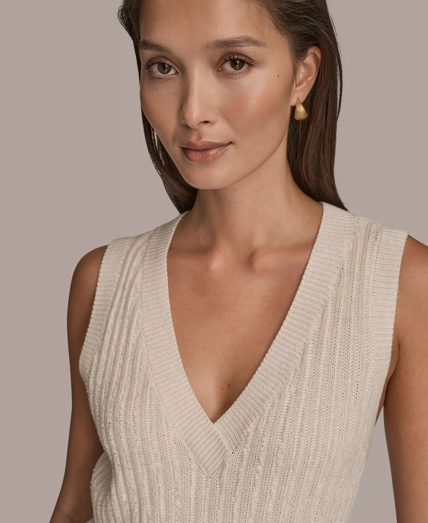 Women's Sleeveless V-Neck Loop Stitch Sweater Vest - Cream/silver - L