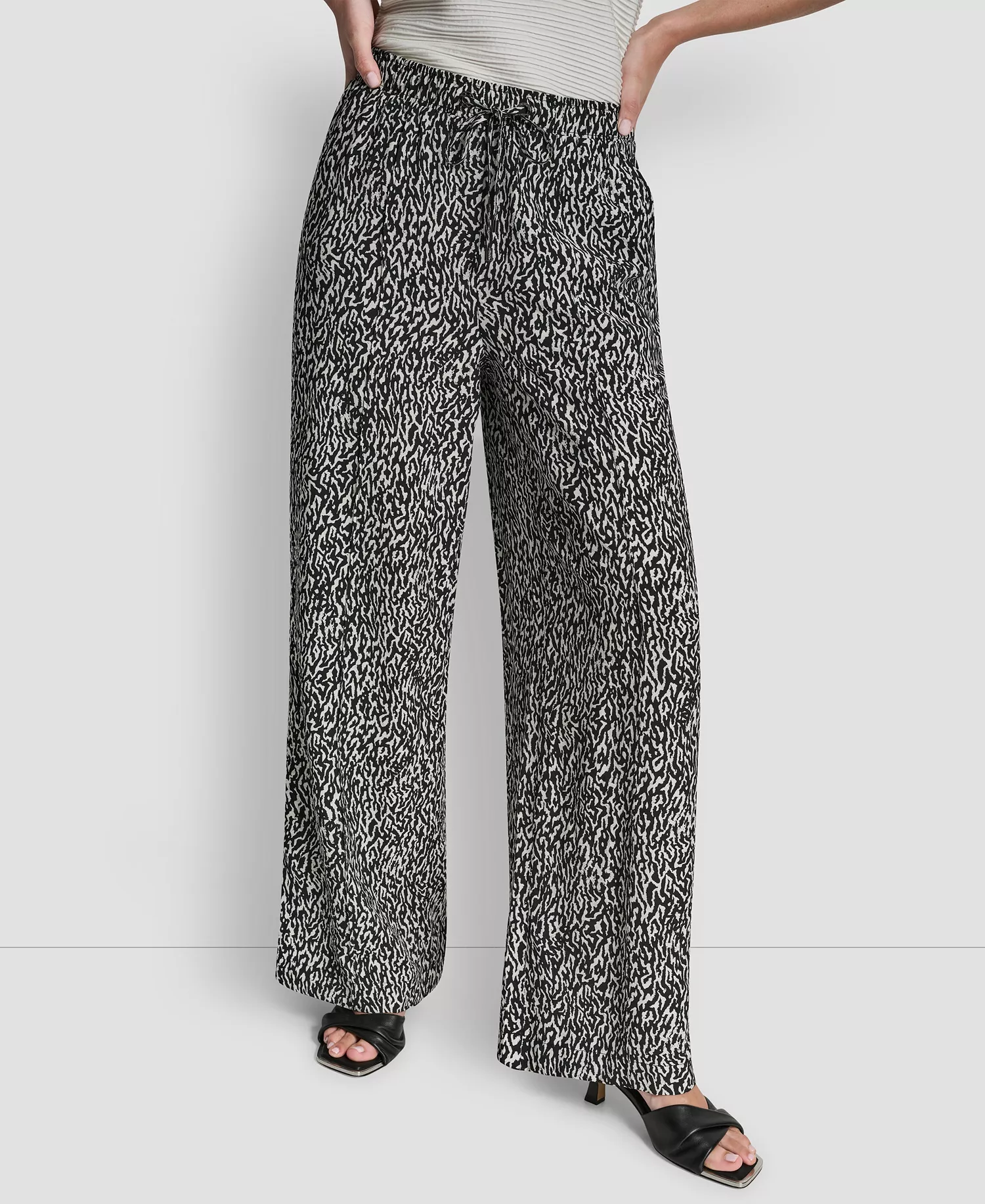 Women's Printed Straight Leg Pull-On Pants - Logo Ikat - S