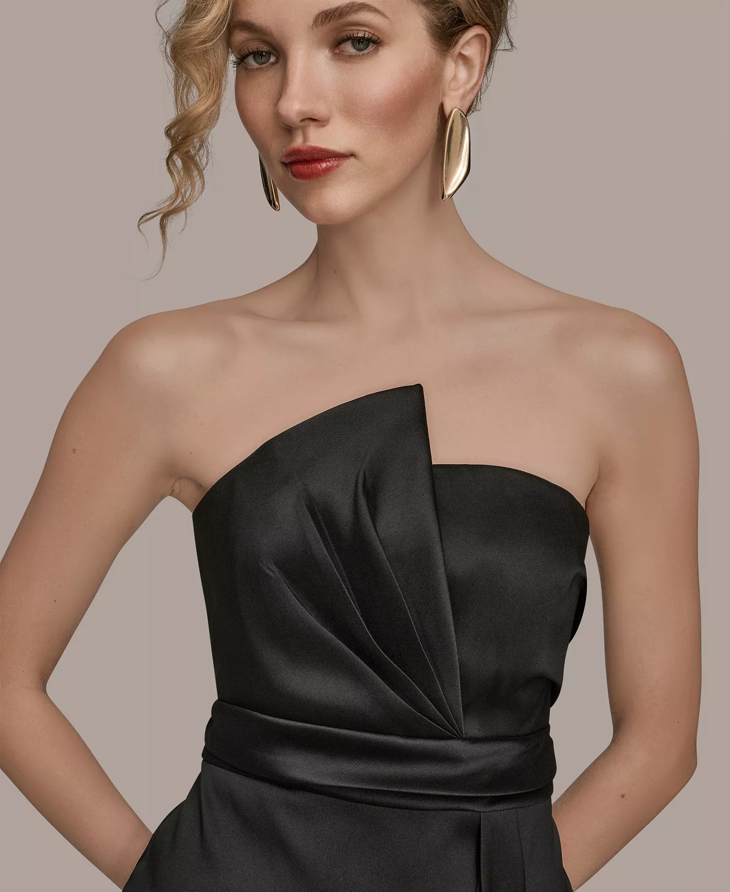 Women's Asymmetric Twist Strapless Gown - Black - 10