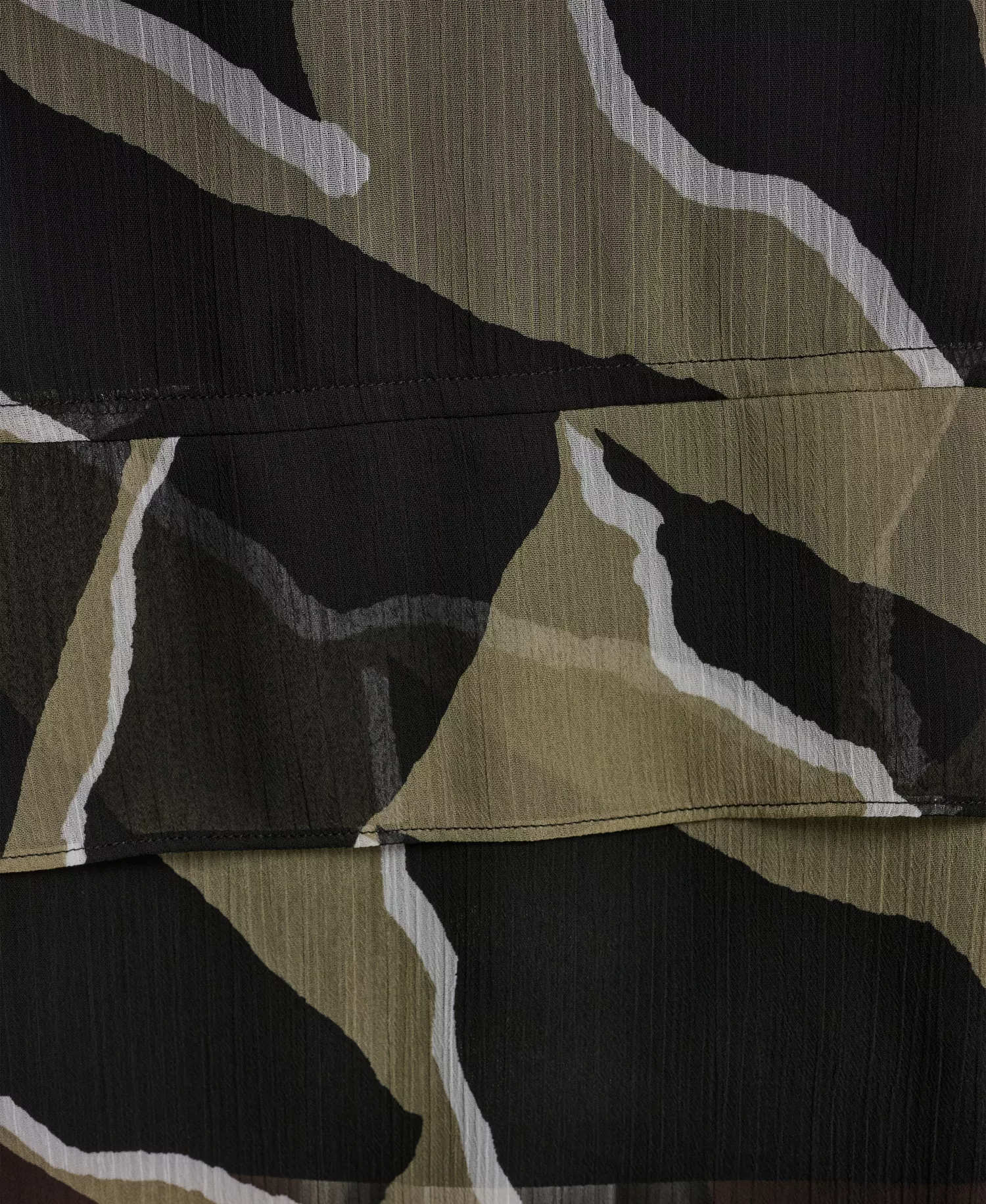 Women's Sleeveless Layered Crinkle V-Neck Dress - Jungle Black - L