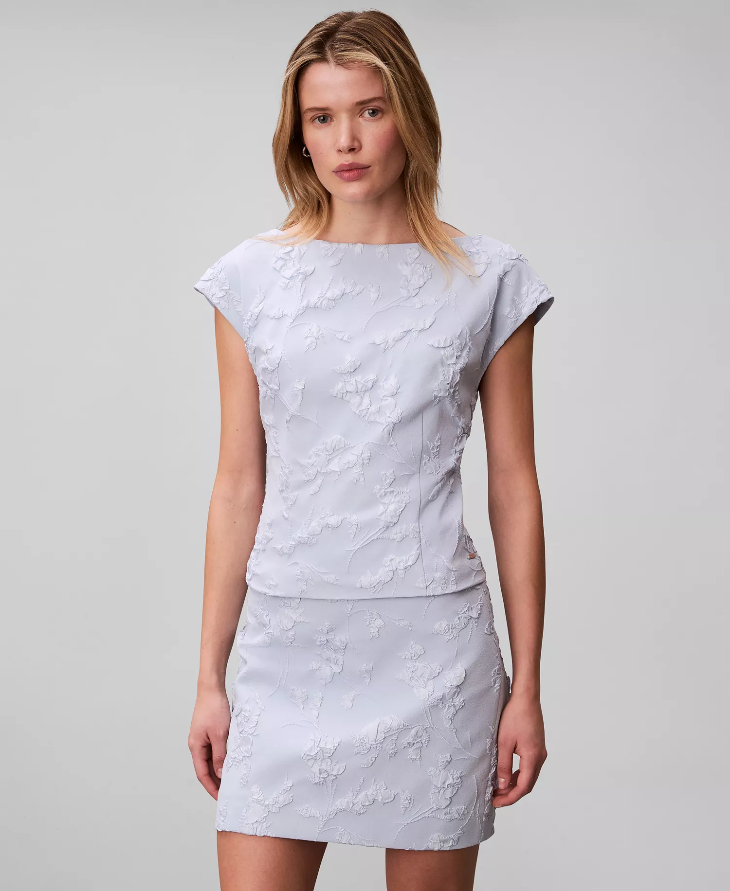 Women's Pull-On Mini Skirt - Breezy Blue Floral Cuttings Cloque Jacquard - 10