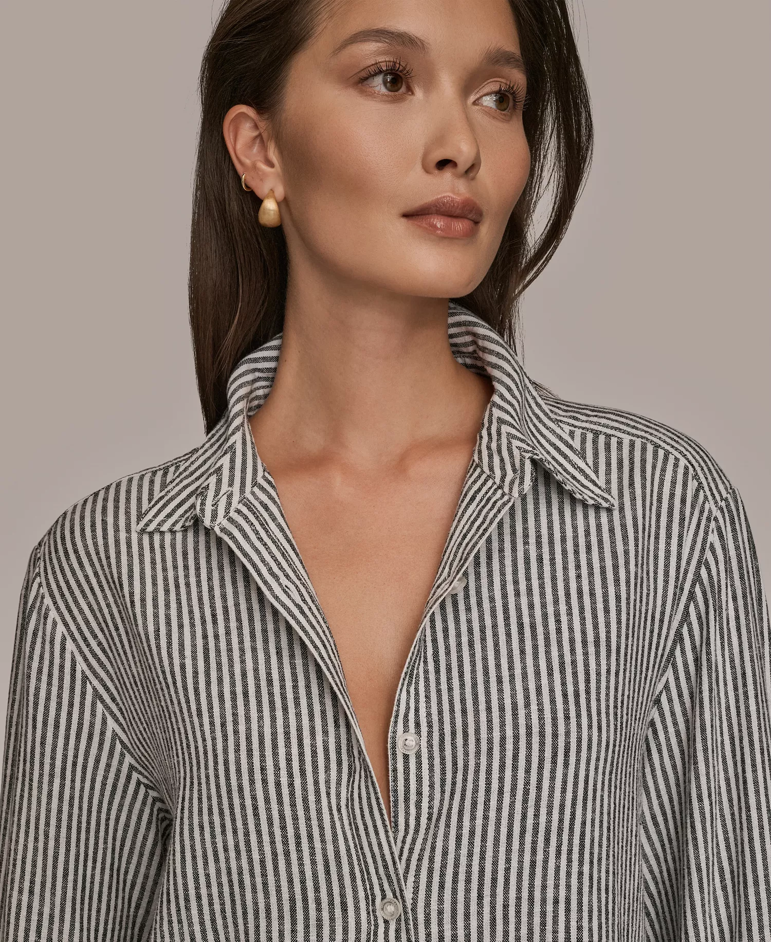 Women's Collared Button Striped Front Shirt - Thin Black Stripe - L