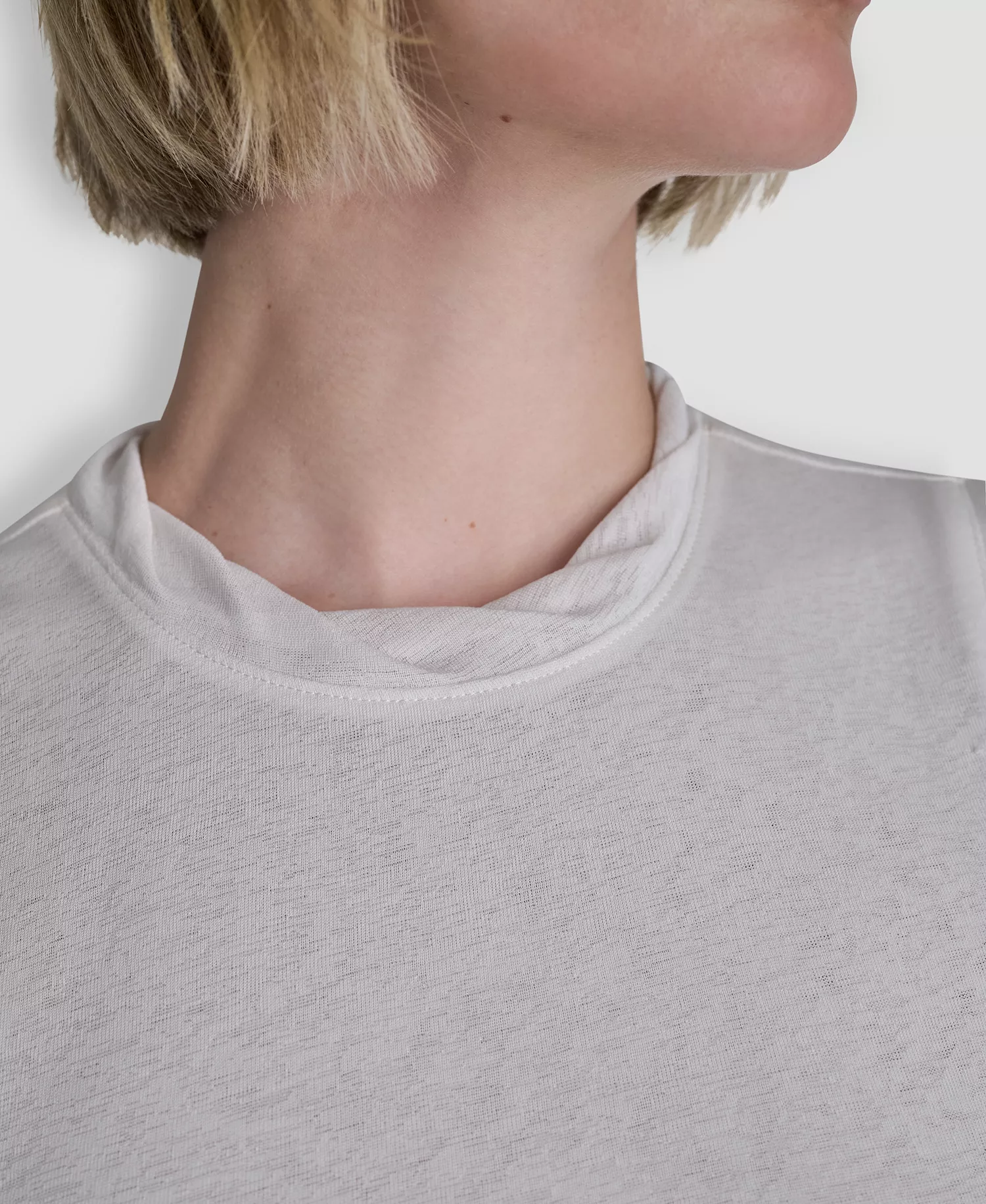 Women's Printed Tissue Knit Sleeveless Crew Neck Top - Ivory - L