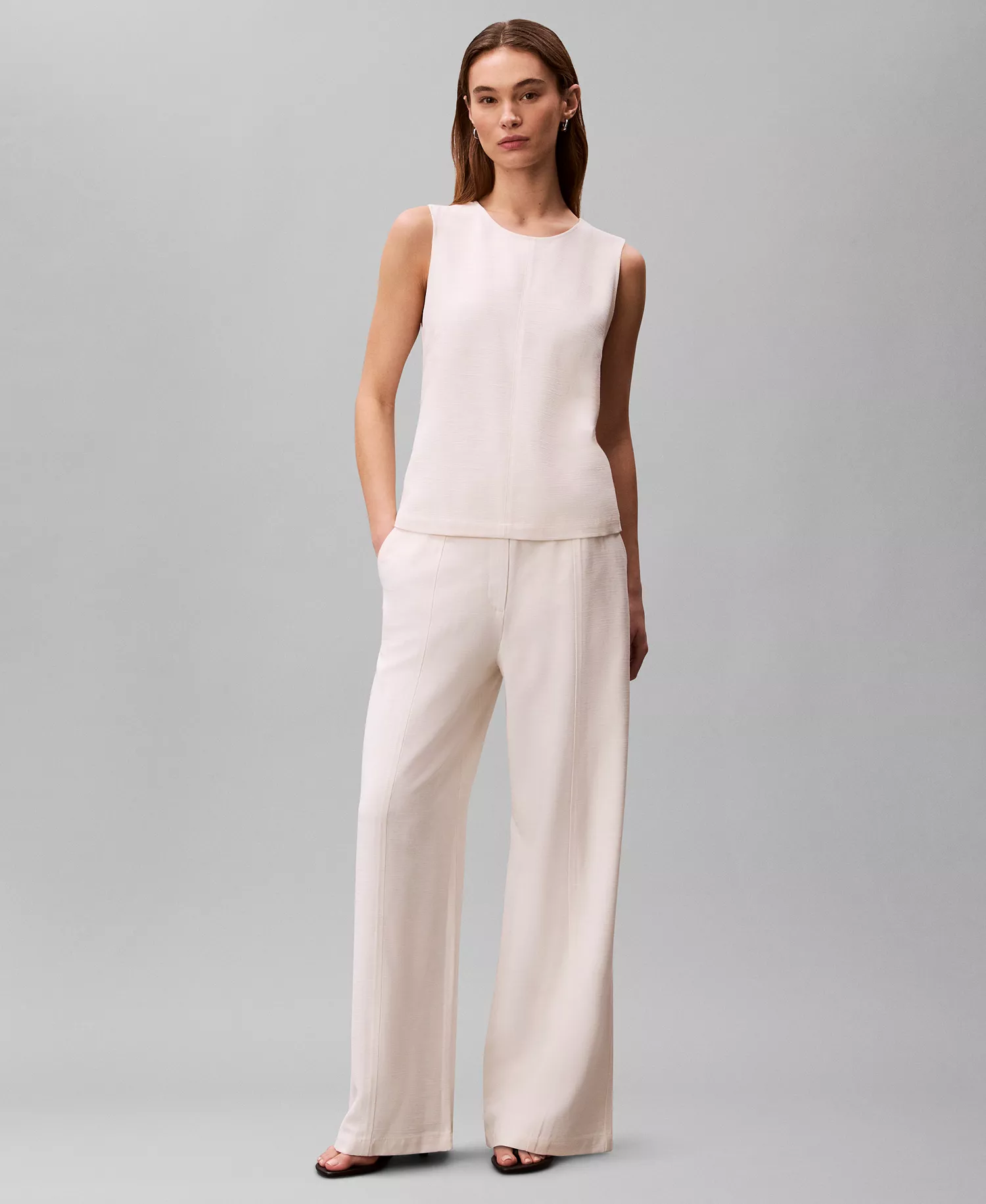 Women's Textured Sleeveless Top - Tofu - 10