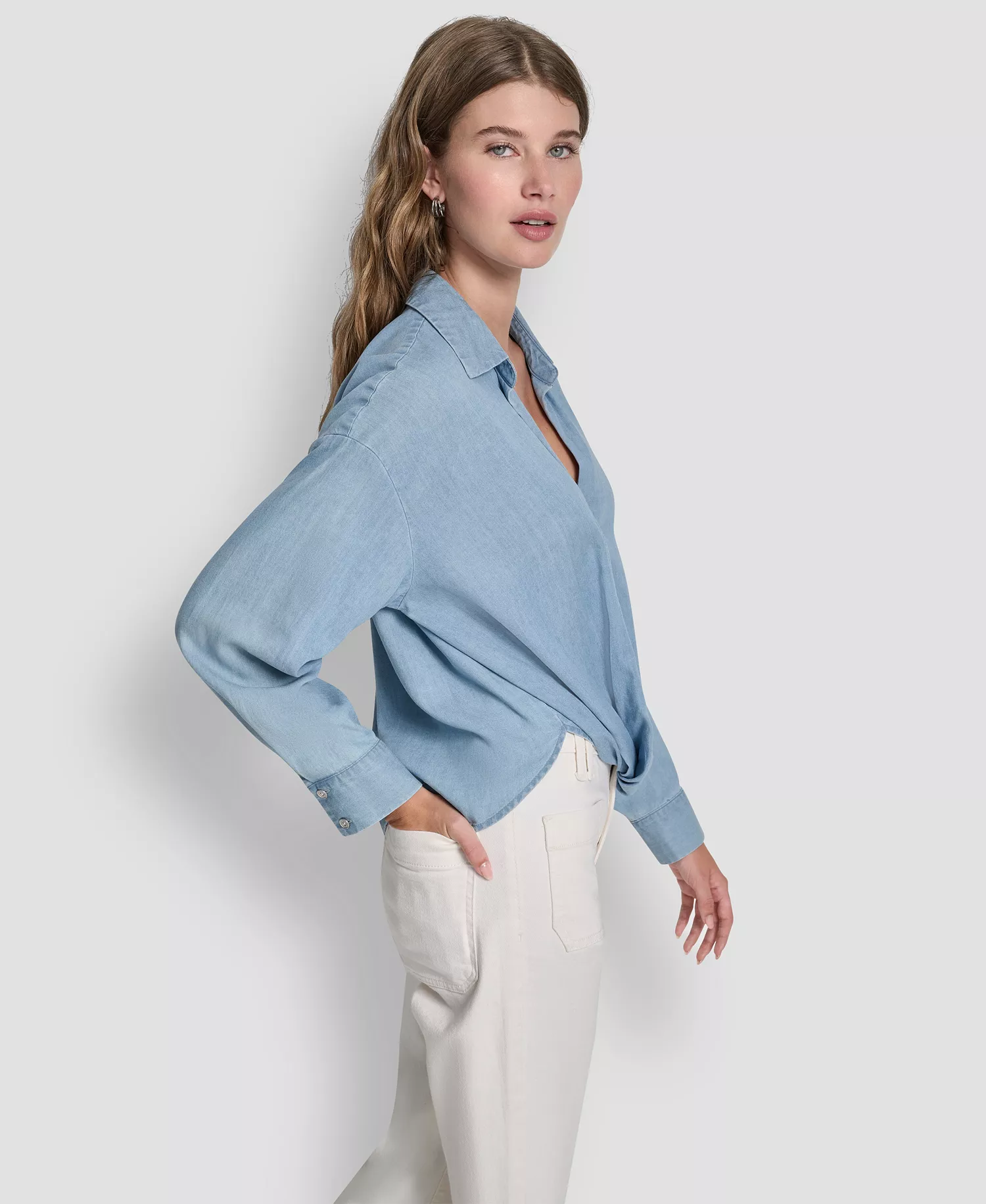 Women's Long-Sleeve Button Front Shirt With Twist Hem - Chambray - L