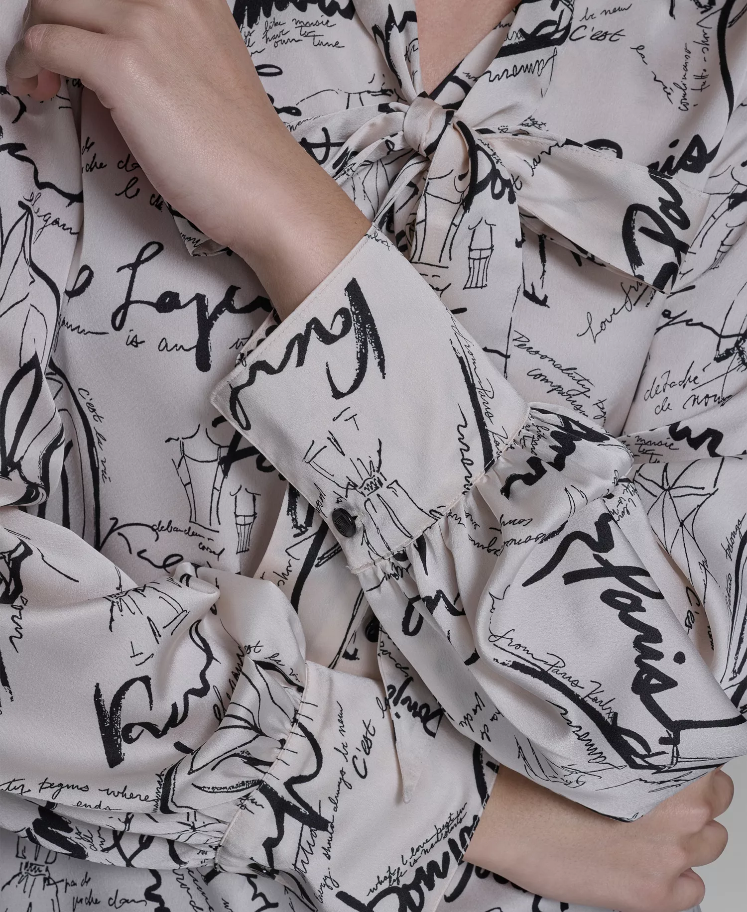 Women's Printed Tie-Neck Long-Sleeve Top - Bisque/Black - L