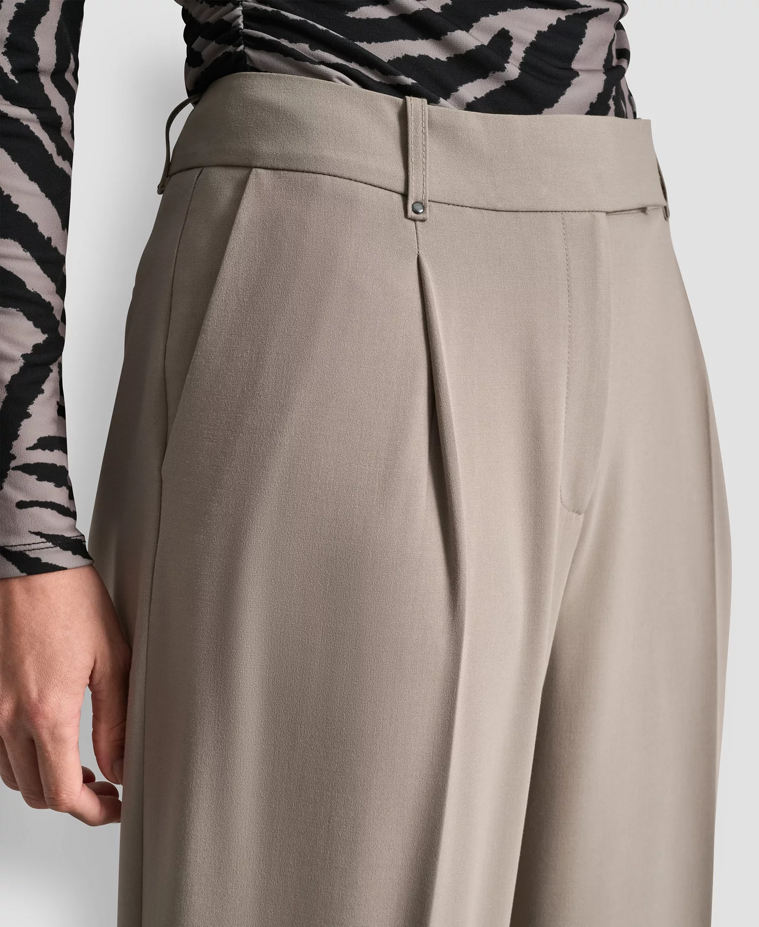 Women's Pintuck Wide Leg Mid Rise Trousers - Tan - 10