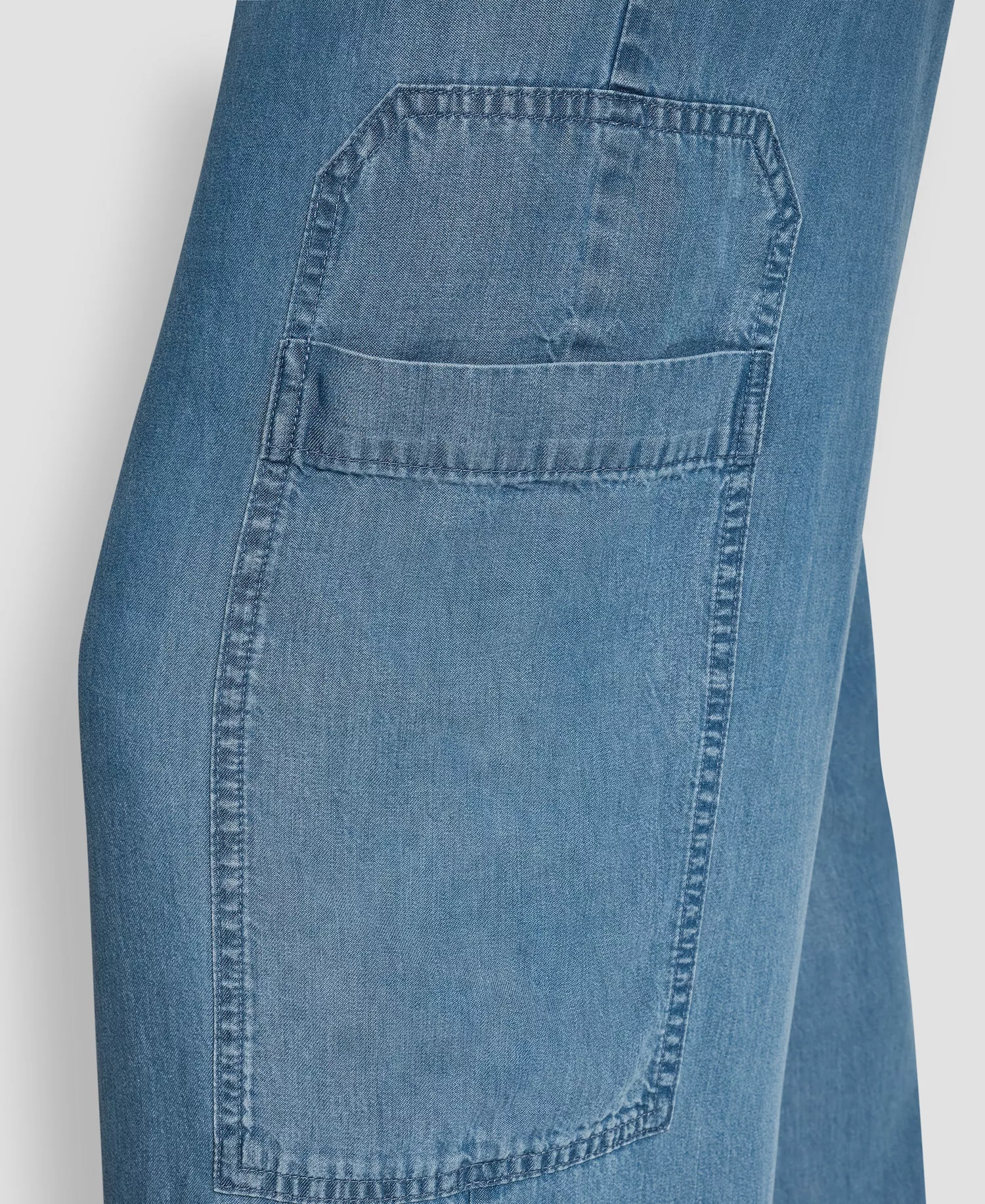 Women's Patch Pocket Detail Pull-On Pants - Stream Wash - L