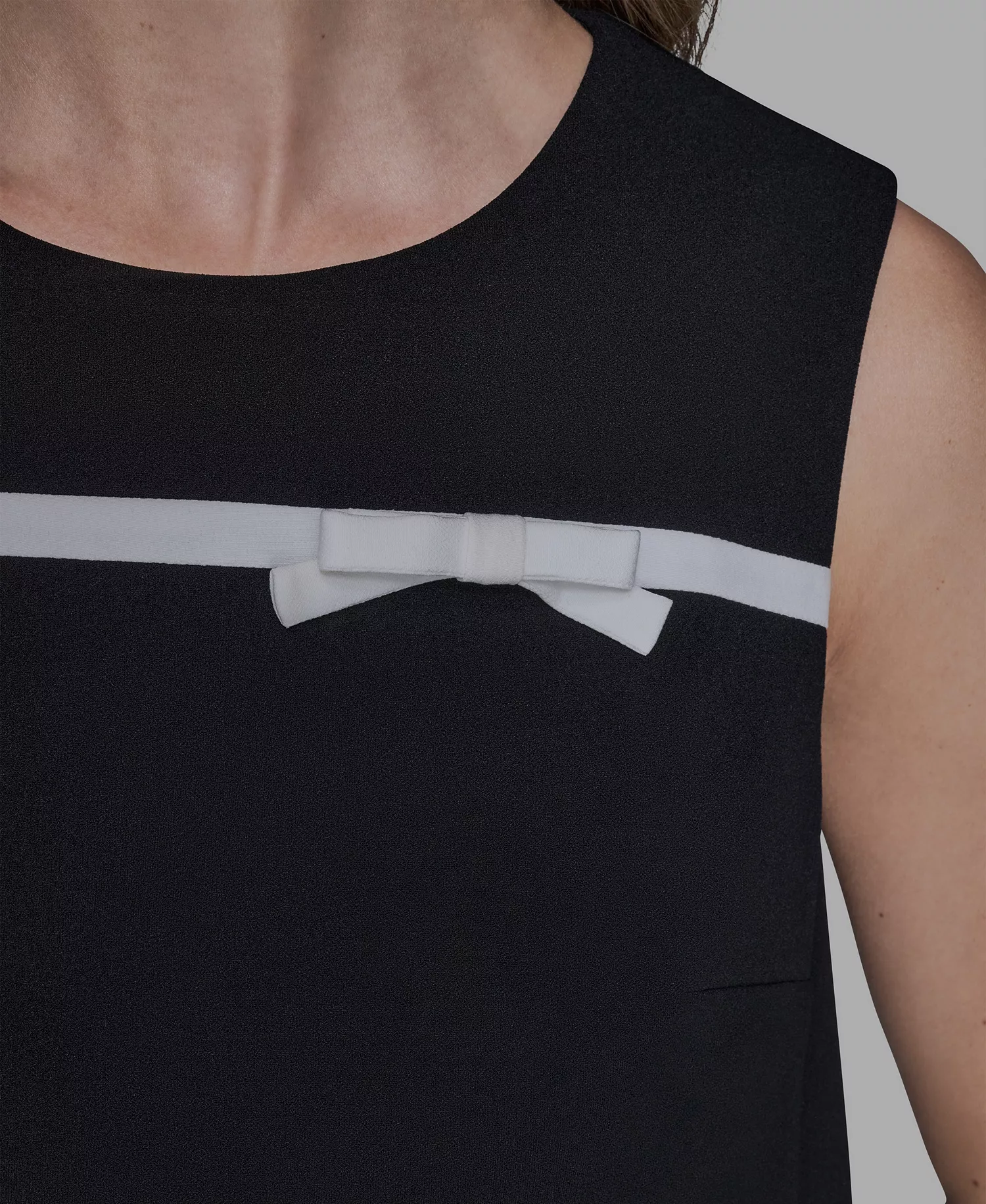 Women's Crew Neck Dress - Black/ Soft White - 10