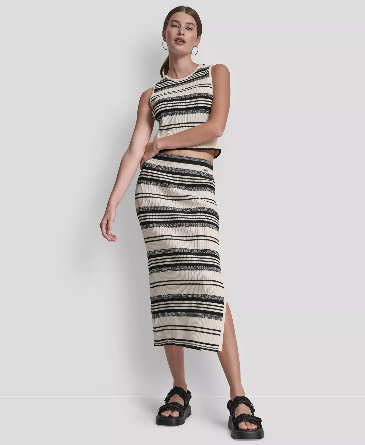 Women's Sleeveless Crew Neck Rib Sweater - Eggnog/black - L