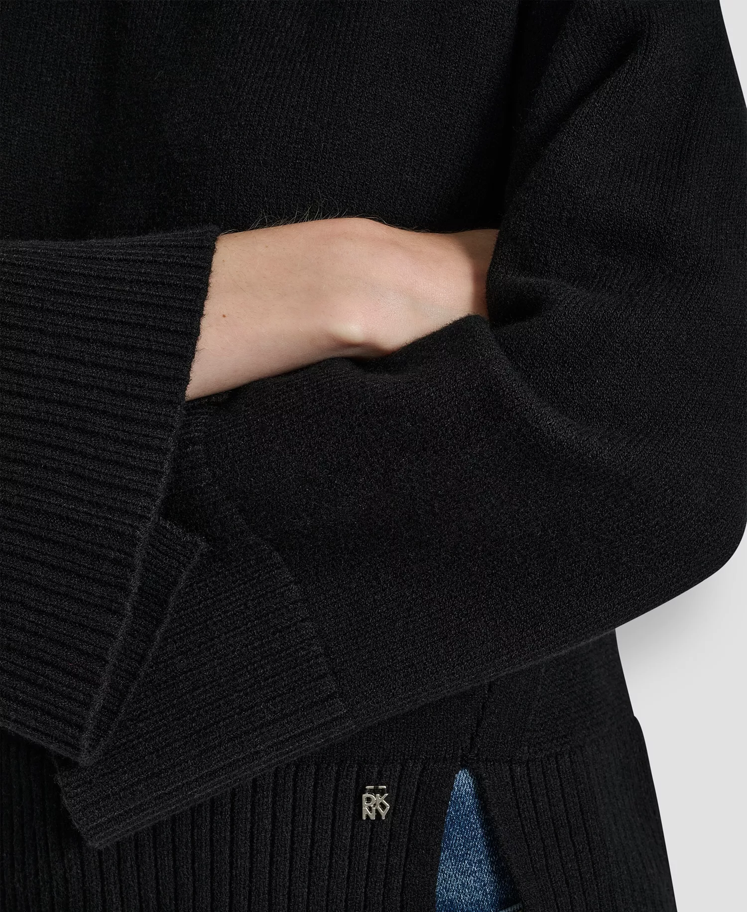 Women's High Low Hem Sweater - Black - XS