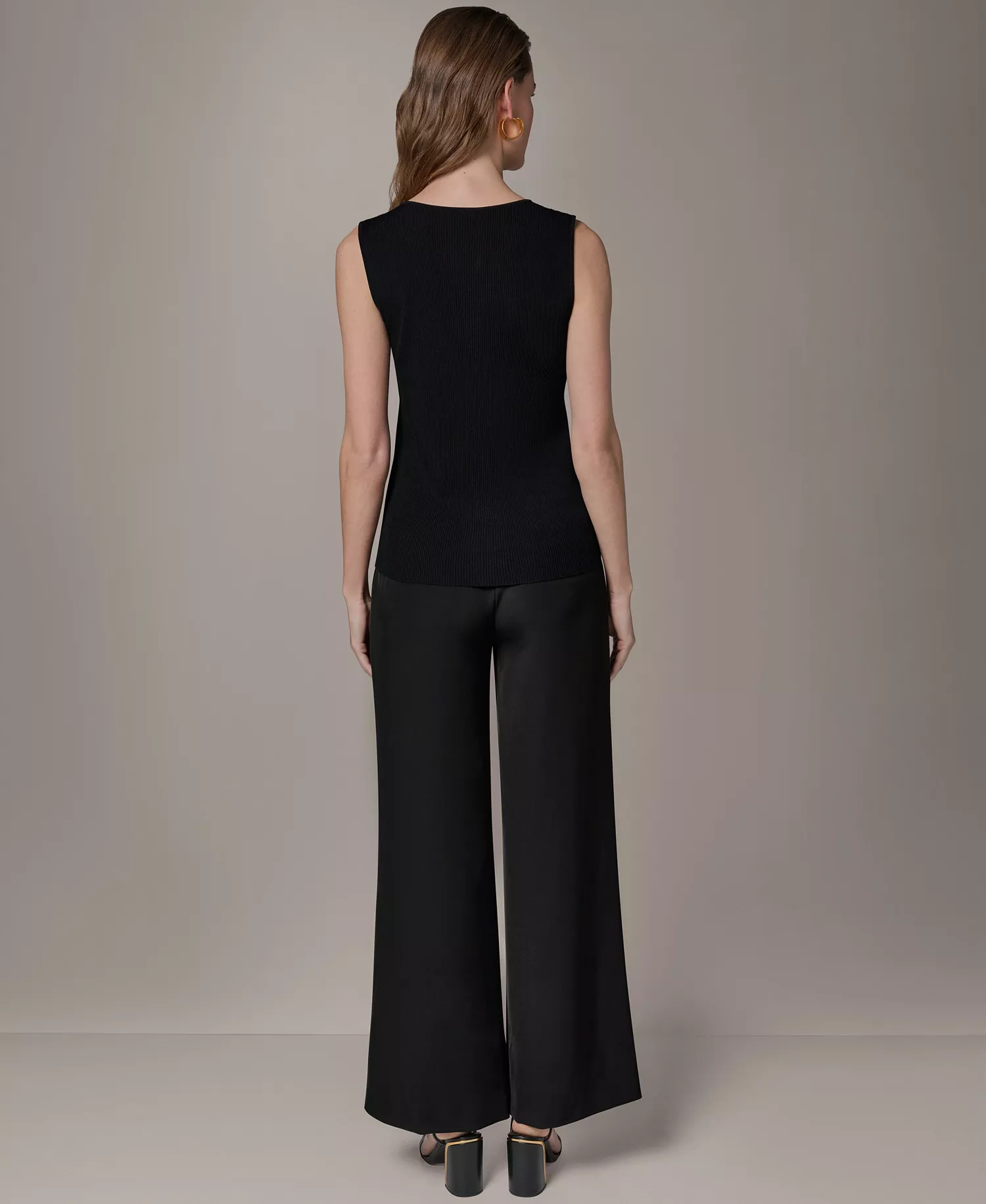 Women's Sleeveless Keyhole Sweater - Black - L