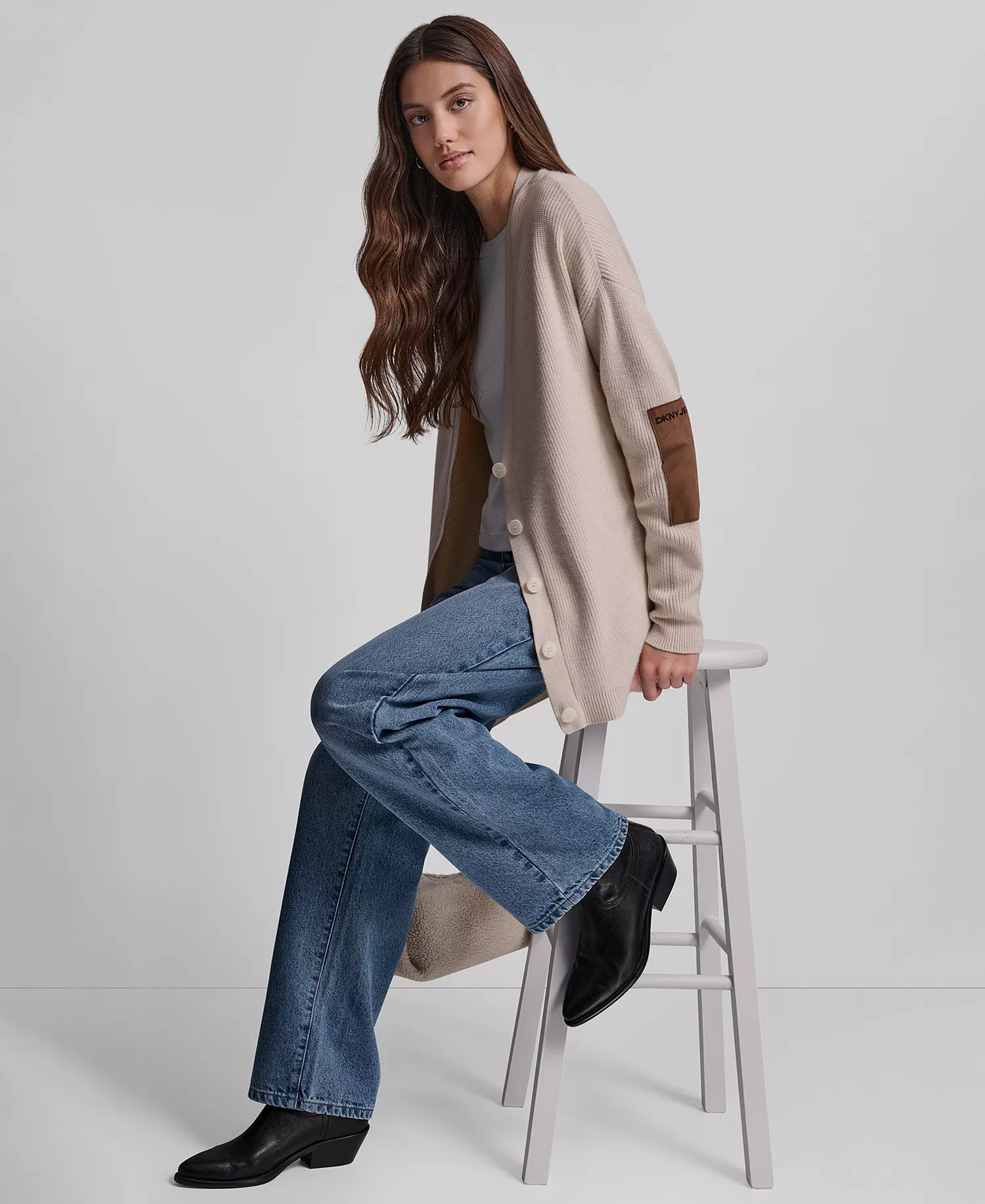 Women's Relaxed V-Neck Shaker Stitch Cardigan With Suede Logo Patch - Blonde - L