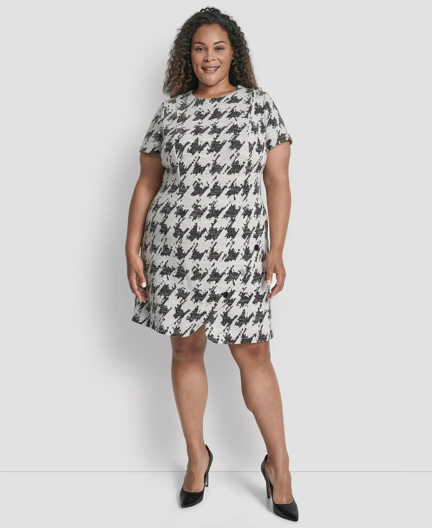 Plus Size Jewel Neck Rivets Sheath Short Dress - Black/Ivory - 16W