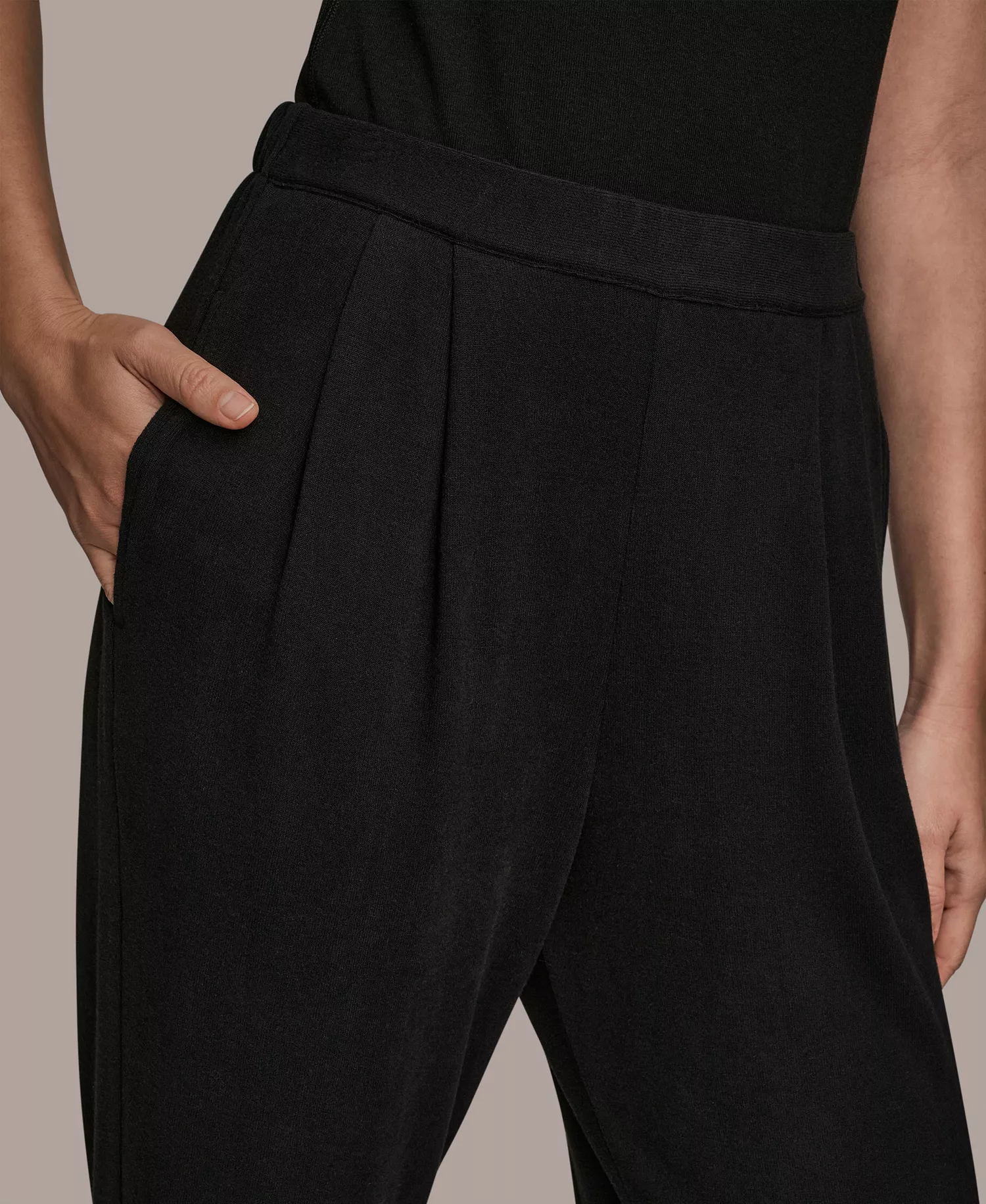 Women's Brushed Jersey High Rise Pleated Pull-On Pants - Black - L