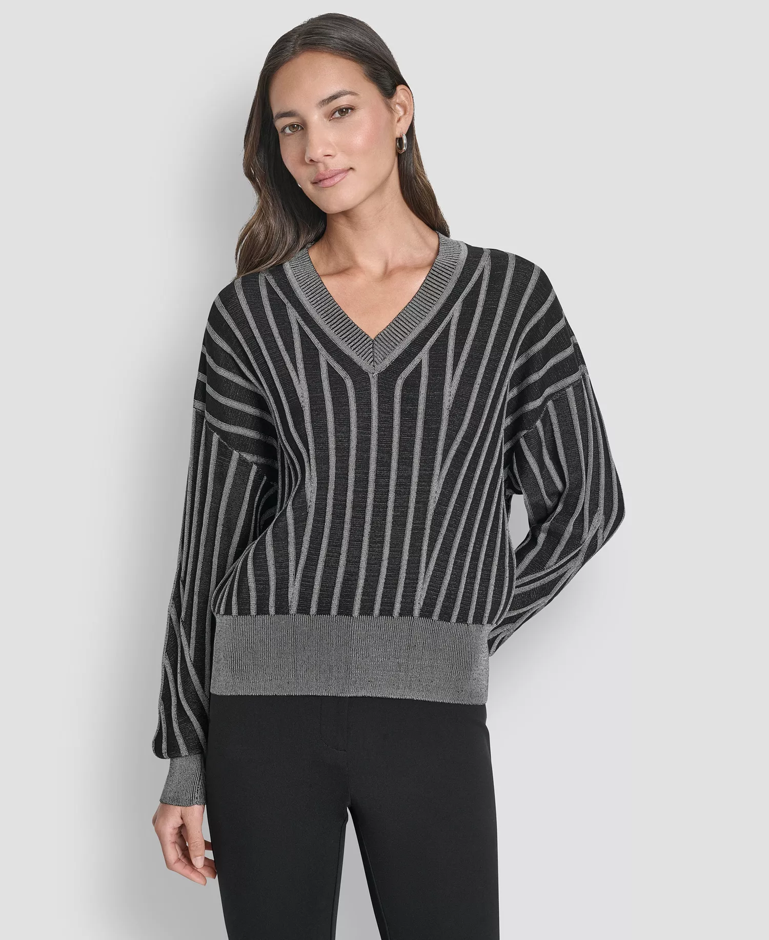Women's Long Sleeve V-Neck Sweater - Black - XL