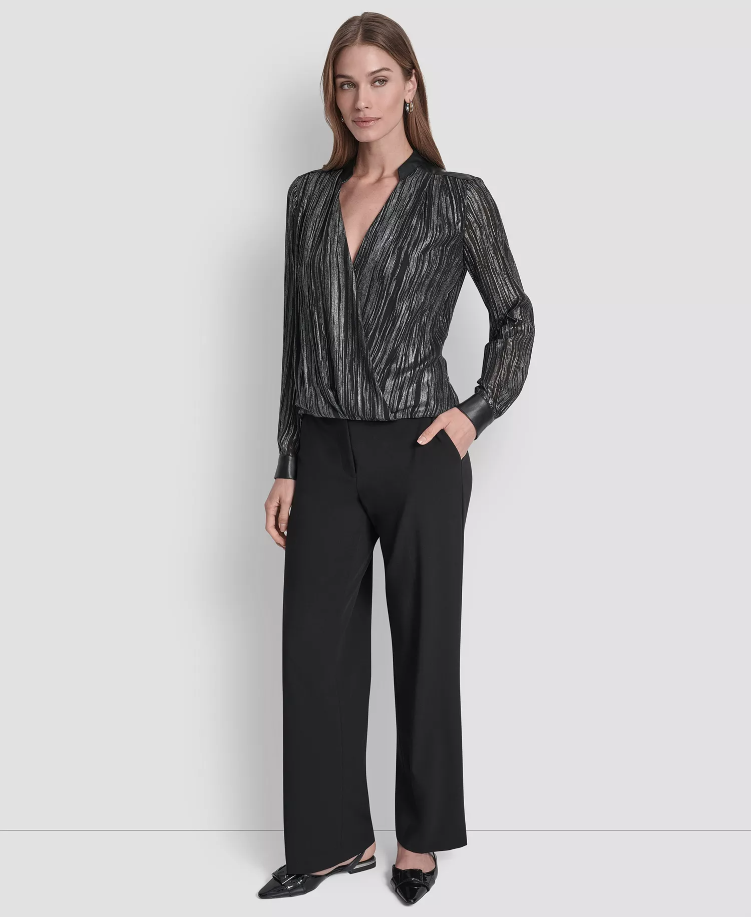 Women's Crinkle Detail V-Neck Top - Black/gunmetal - L