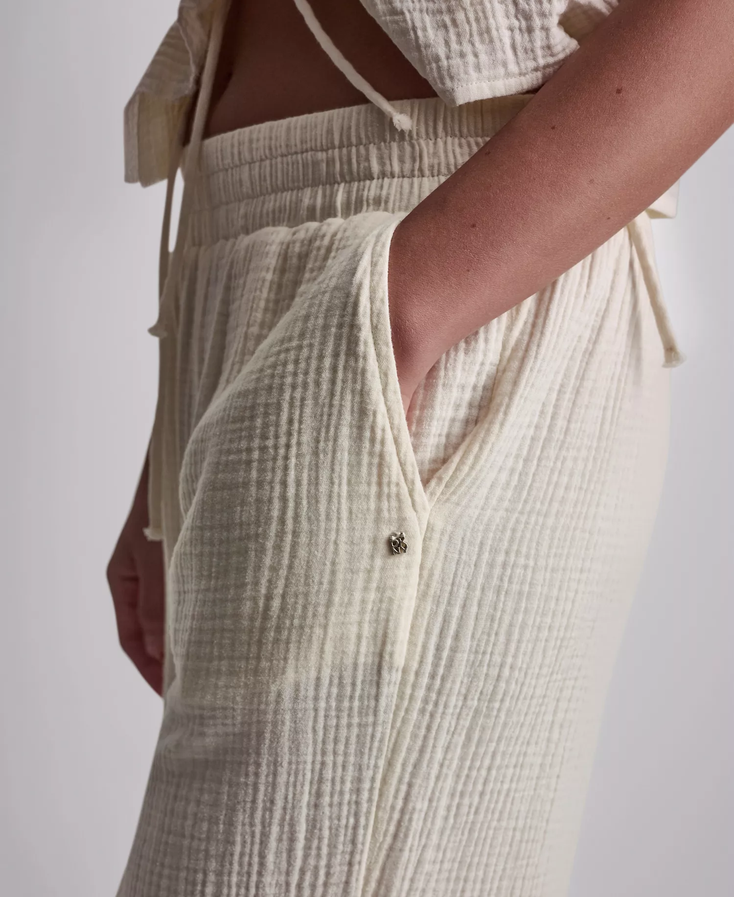 Petite Smocked Encased Elastic Waistband Ankle Length Pants - Eggnog - PL