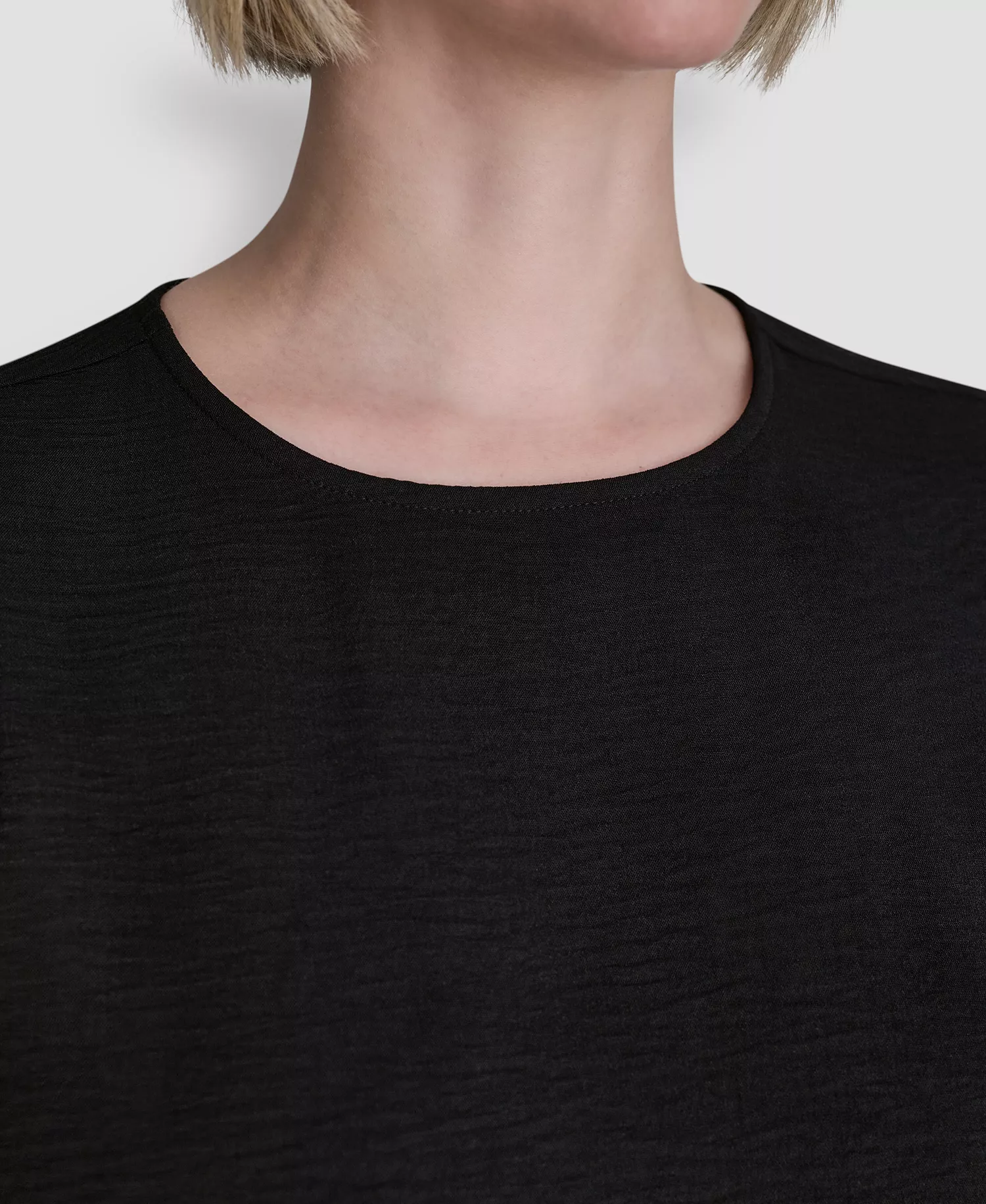 Women's Textured Woven Short-Sleeve Crew Neck Top - Black - L