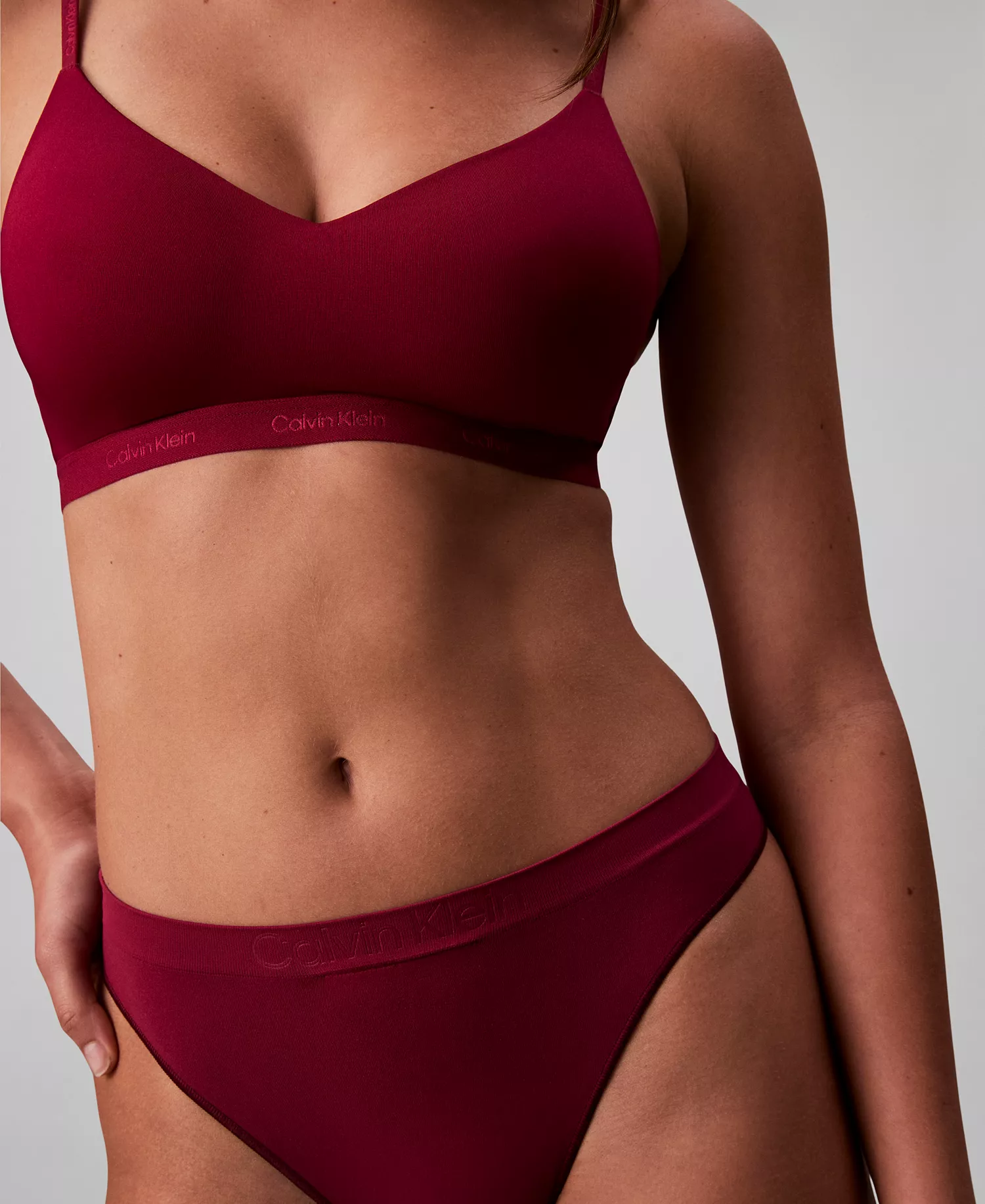 Women's Form To Body Lightly Lined Bralette Bra QF7618 - Beet Reed - L