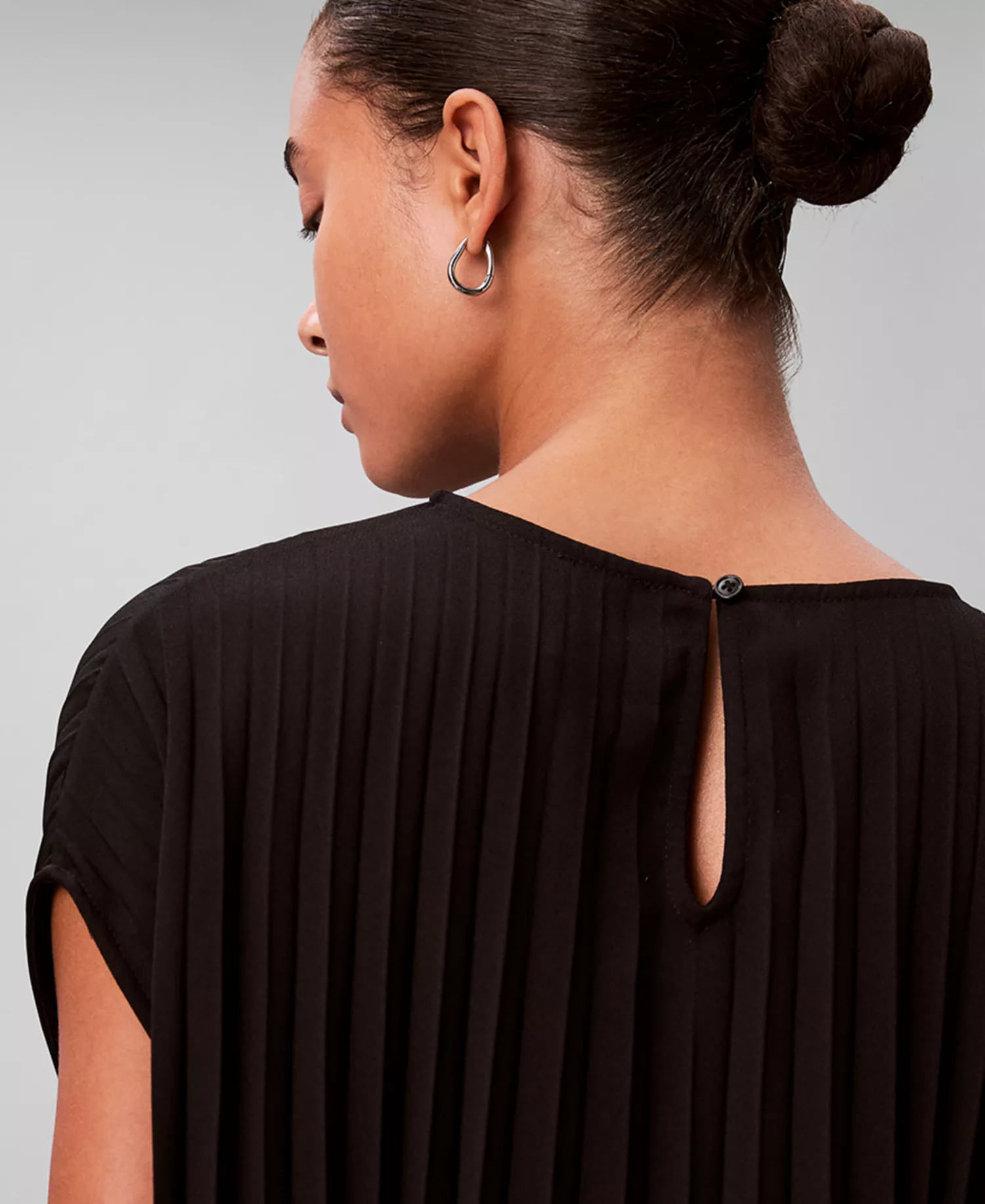 Women's Pleated Short Sleeve Top - Black - L