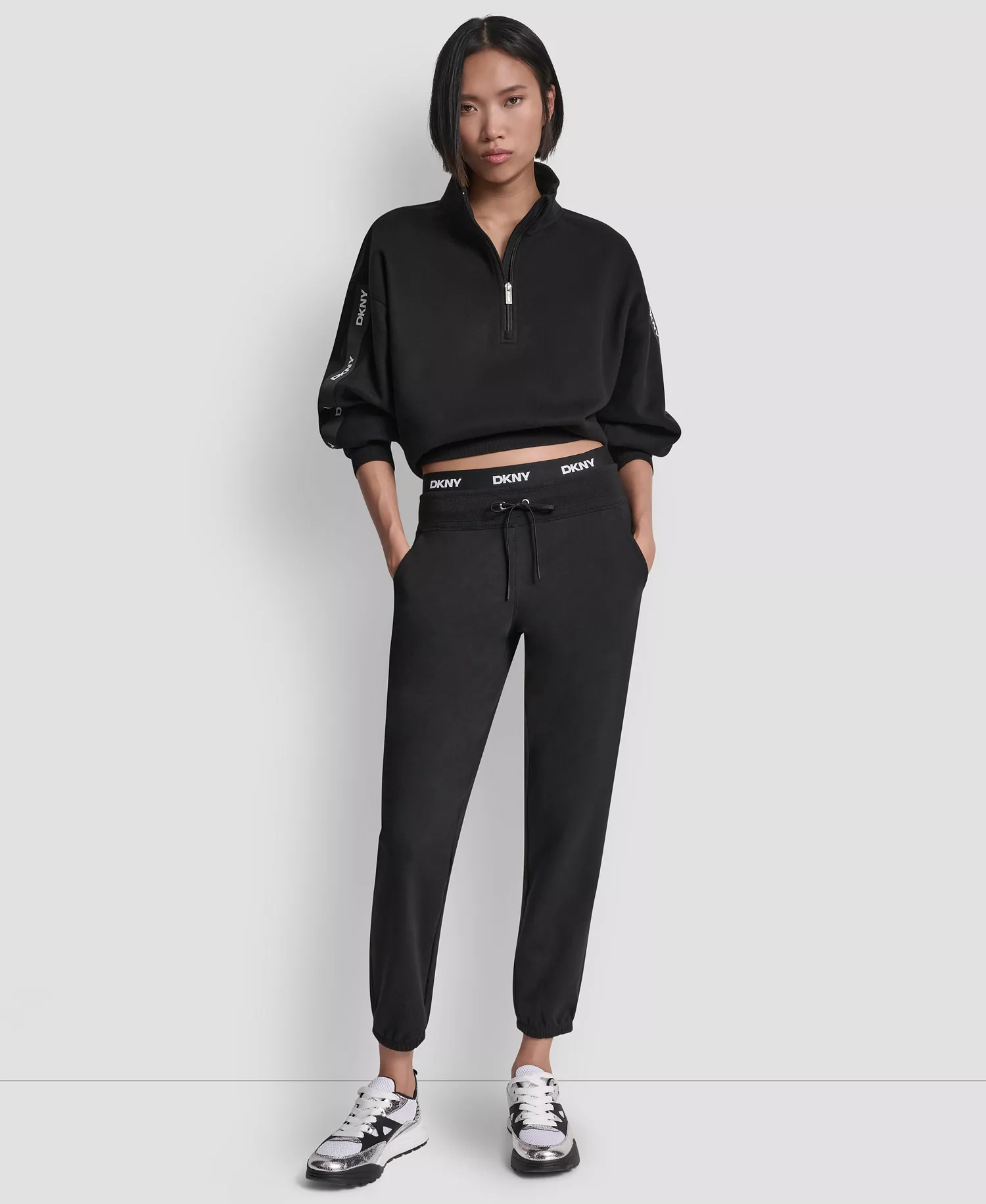 Women's Classic Logo Elastic High-Rise Sweatpants - Black - L