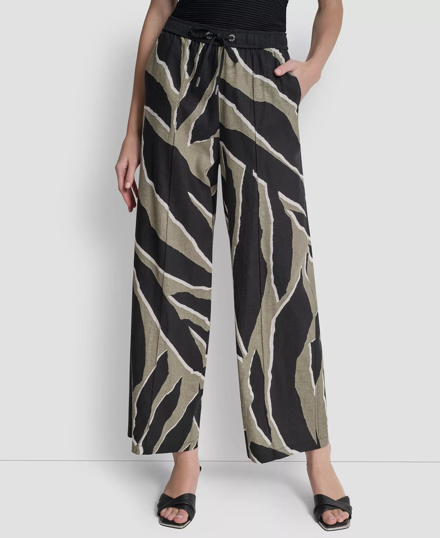 Women's Printed Drawstring Ankle-Length Pants - Jungle Black - L