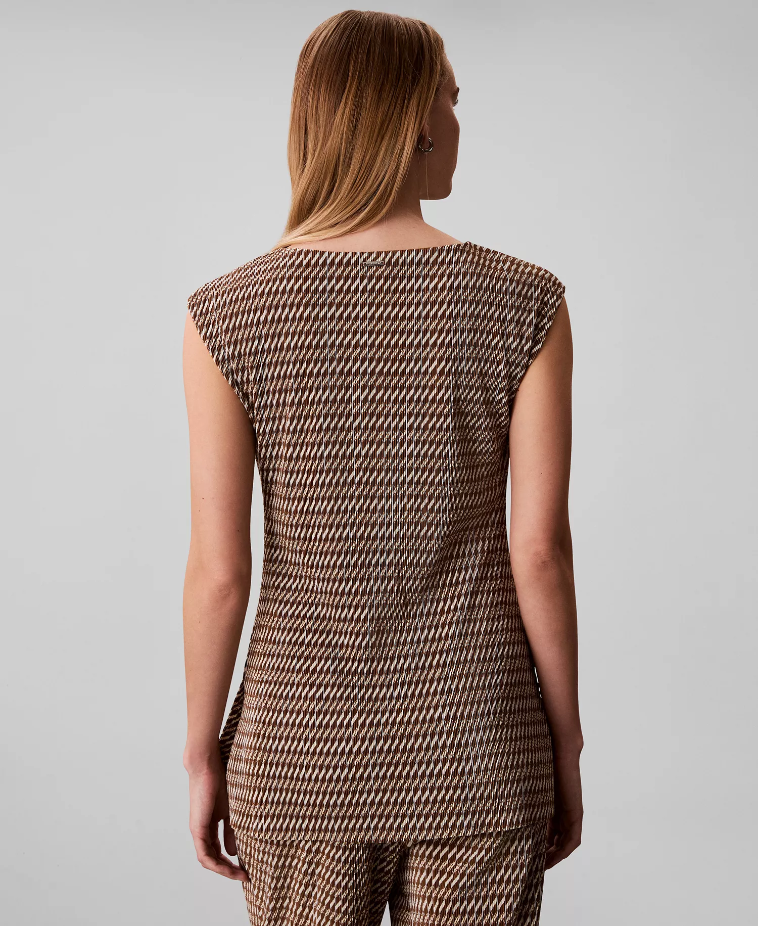 Women's Plisse Print Boat Neck Tunic Top - Executive Brown Ladder Print - L