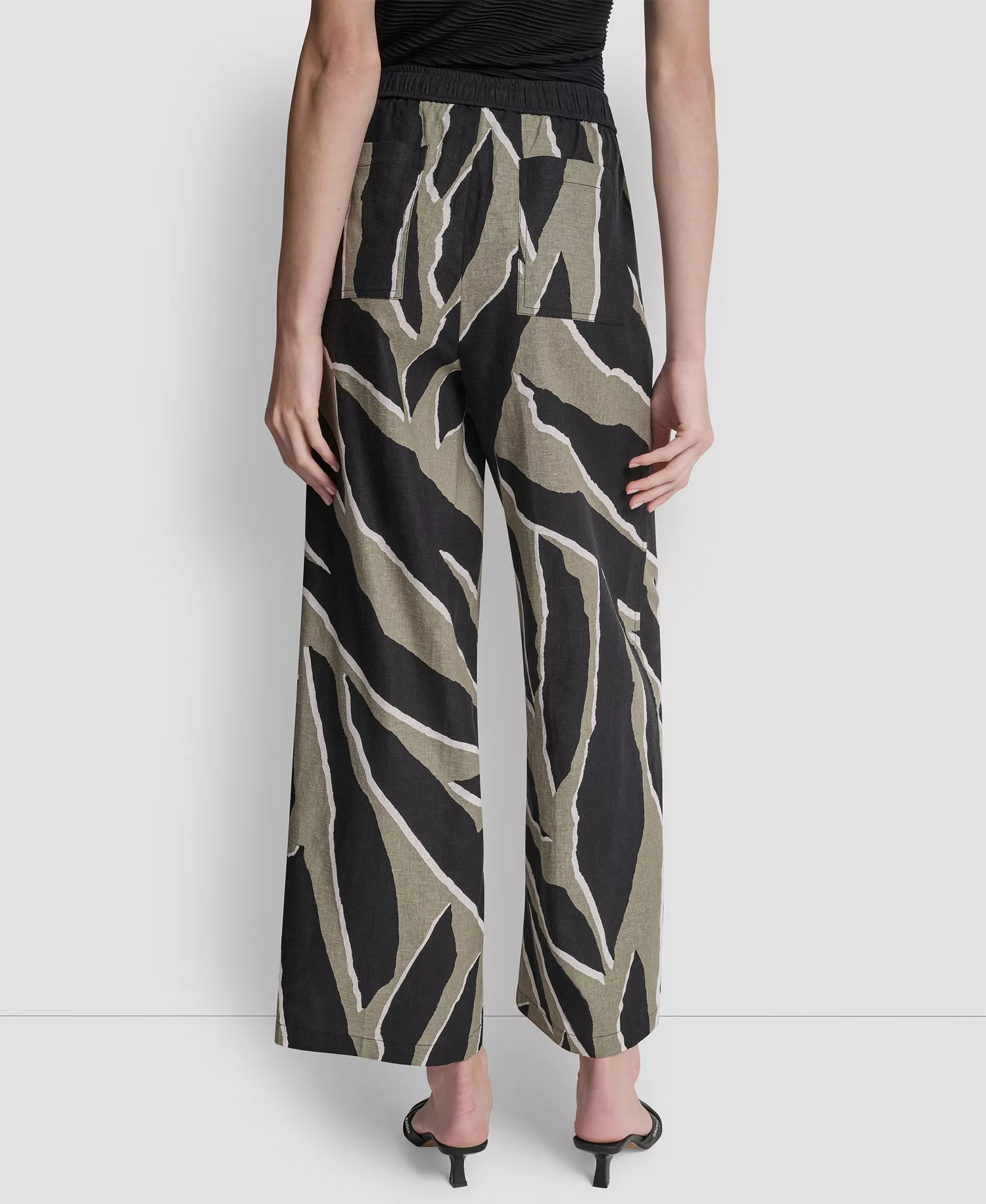 Women's Printed Drawstring Ankle-Length Pants - Jungle Black - L
