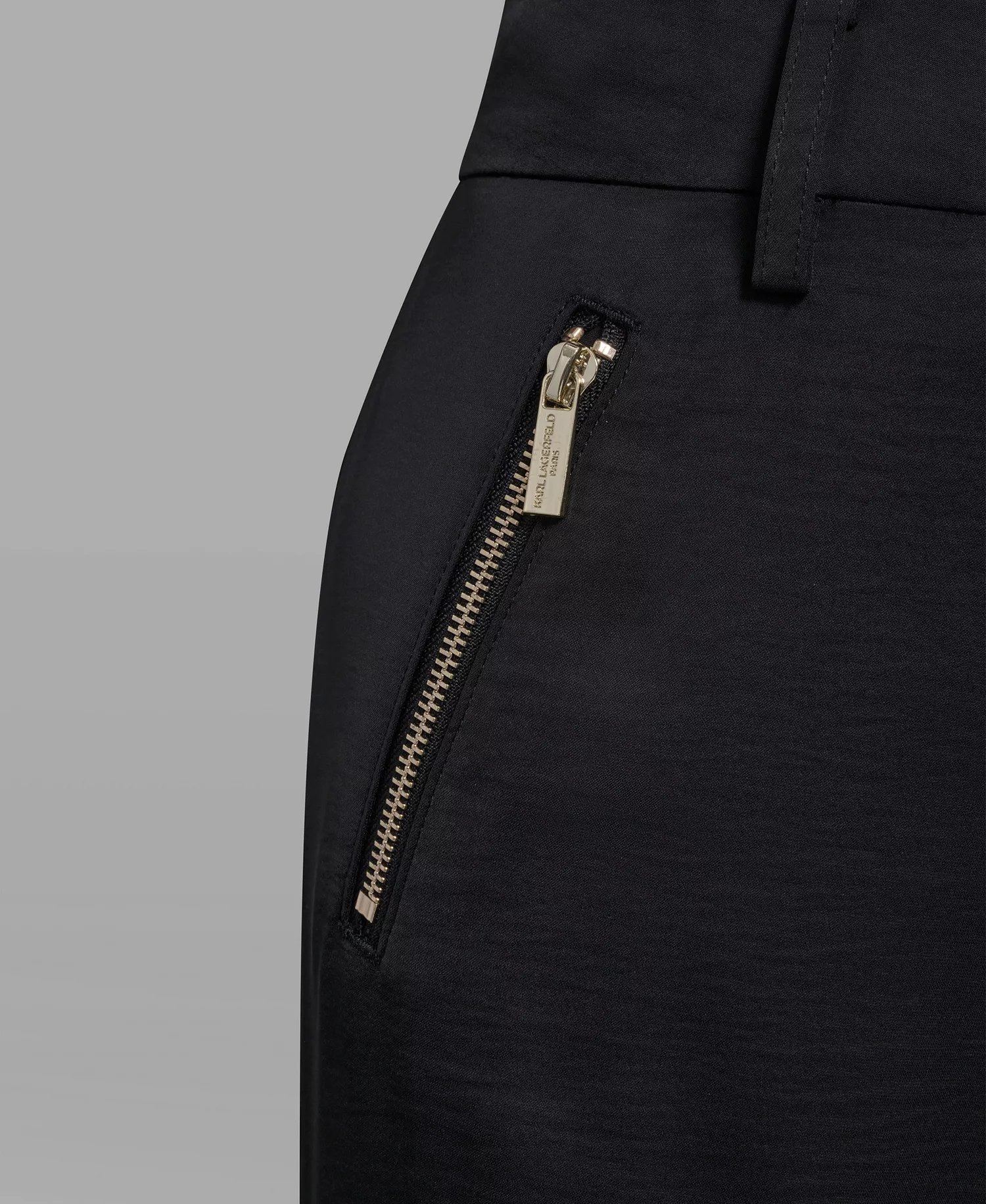 Women's Cropped Cargo Pants - Black - 0