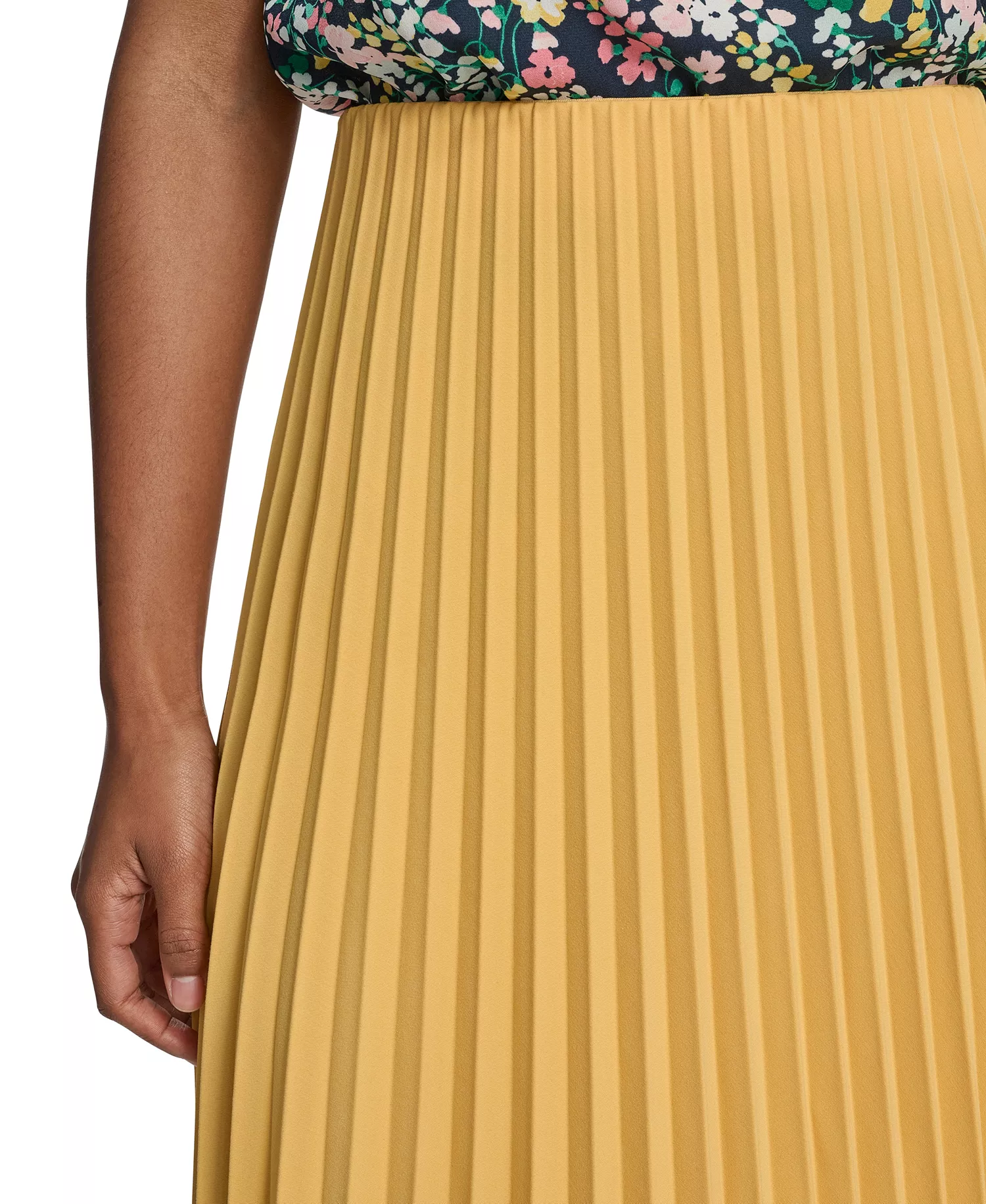 Women's Pleated Pull-On Skirt - Deep Maize - L