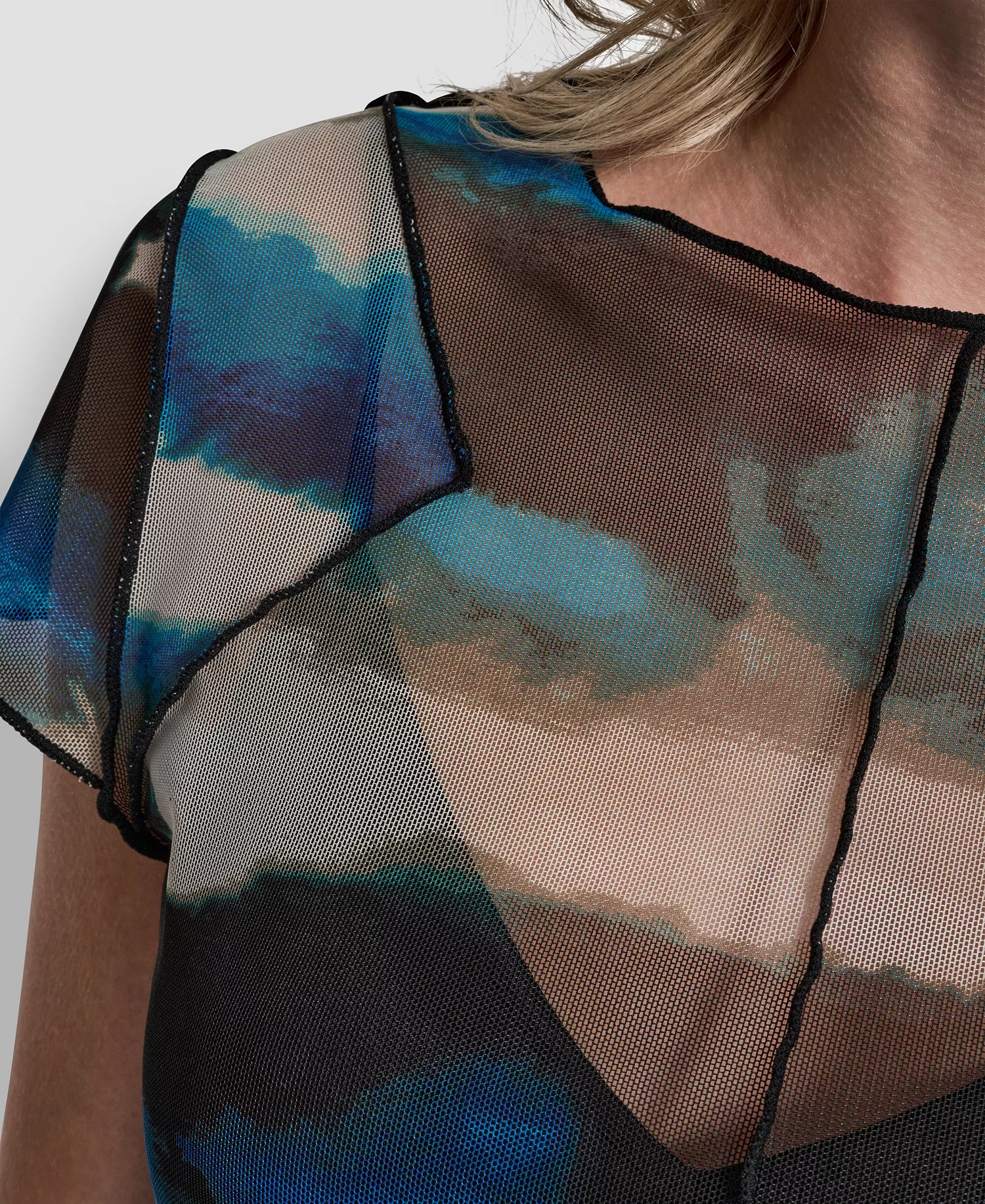 Women's Printed Mesh Xposd Seam Short Sleeve Top - Marbled Ocean - L