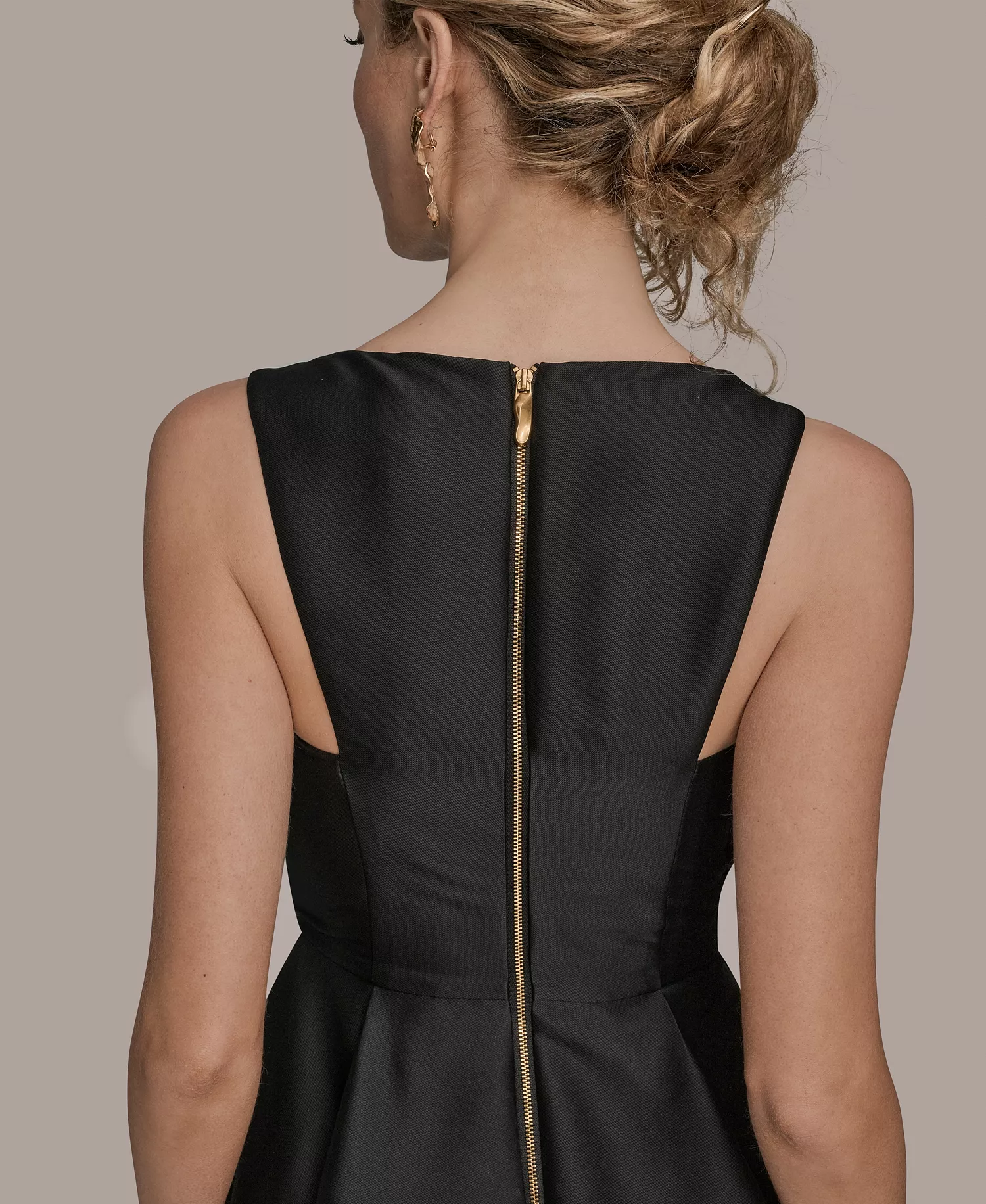 Women's Sleeveless Asymmetrical V-Neck Ball Gown - Black - 10