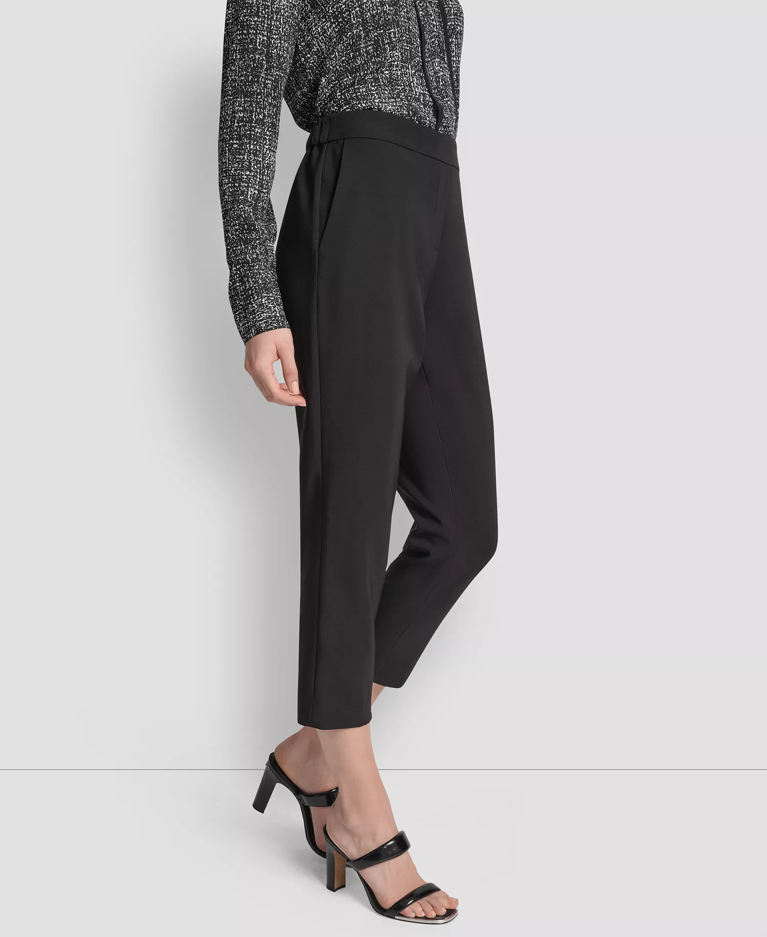Petite Mid-Rise Pull-On Cropped Pants - Black - 10P