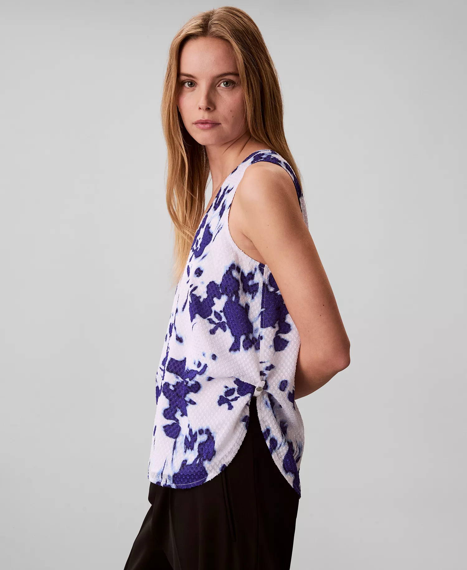 Women's Printed Fill Coupe Scoop Neck Tank Top - Brilliant White Swept Floral Print - L