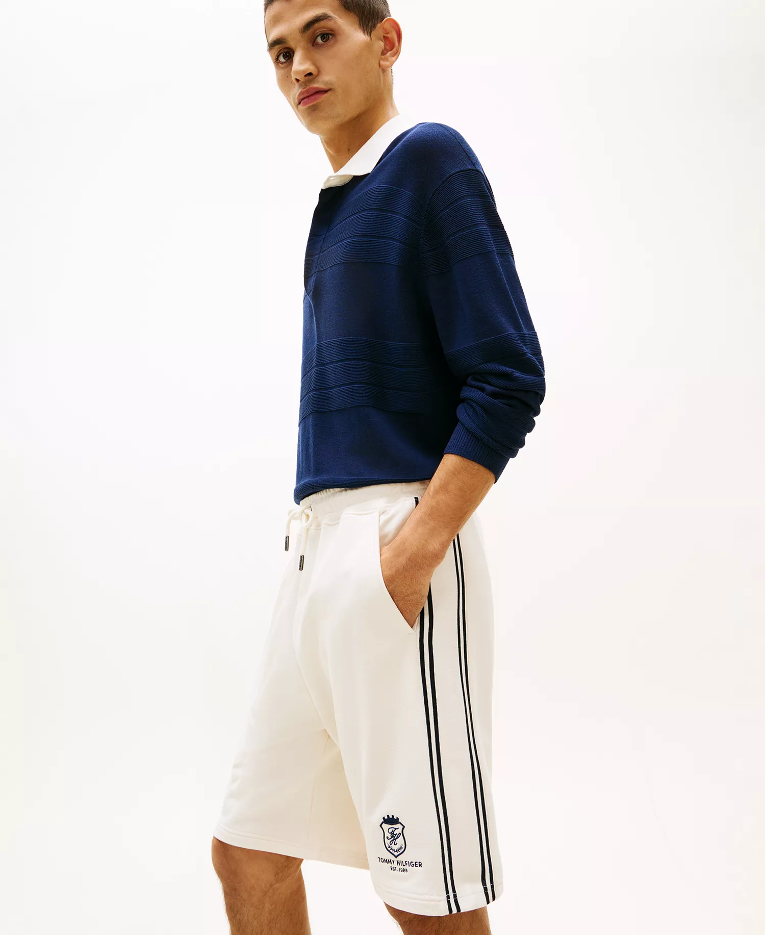 Men's Country Club Crest 8" Regular-Fit Sweatshorts - Ivory Petal - L