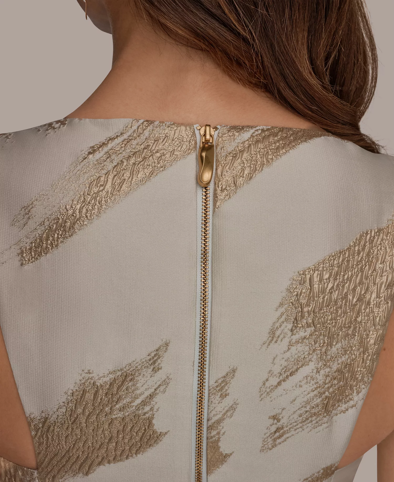 Women's V-Neck High-Low Jacquard Gown - Cream/Gold - 10